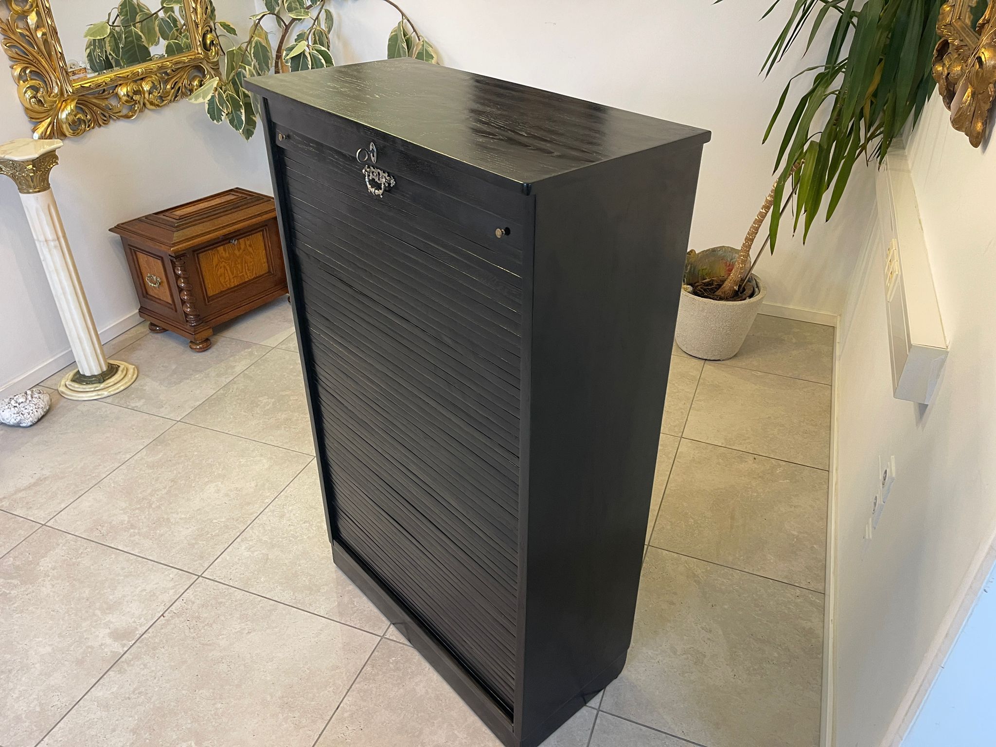 66bf670c-1c3b-47ac-8257-fb61d4954f04 Jugendstil Rolladenschrank Rolladenkasten Schwarz A5072