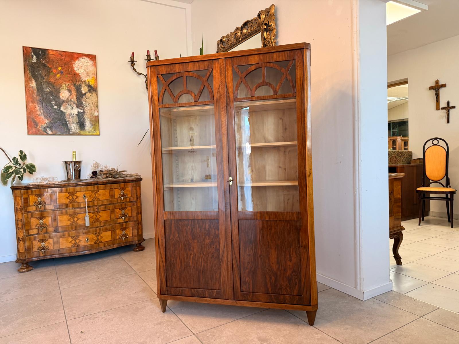 Biedermeier Vitrine Bibliothekschrank Nussholz Restauriert Antiquität D2766