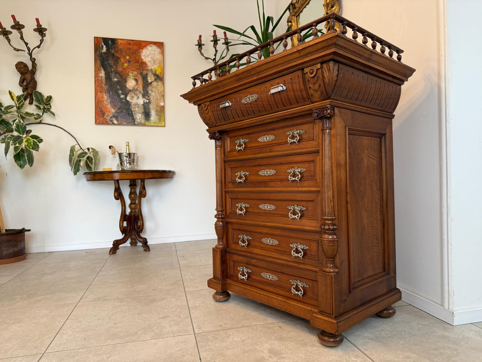 Gründerzeit Wochenkommode Nussholz Ladenschrank Säulenkommode G1729