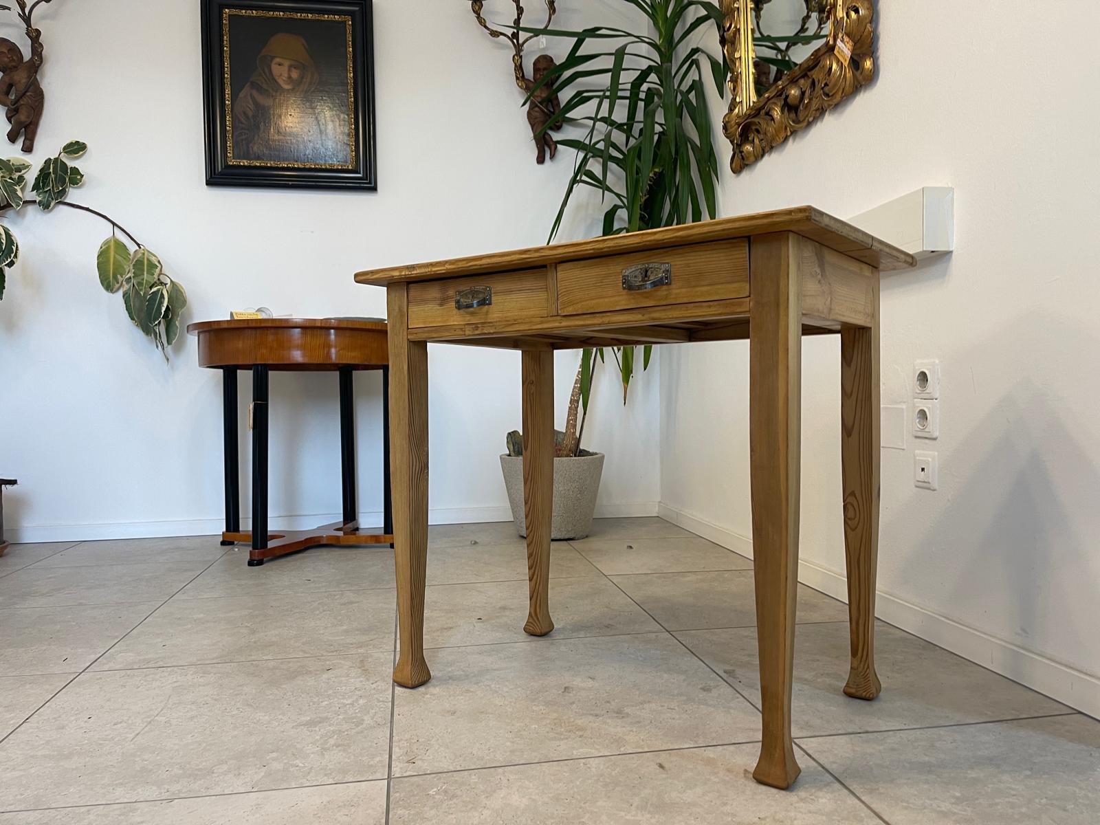 Bäuerliches Jugendstil  Tischerl Beistelltisch Bauerntisch G1256