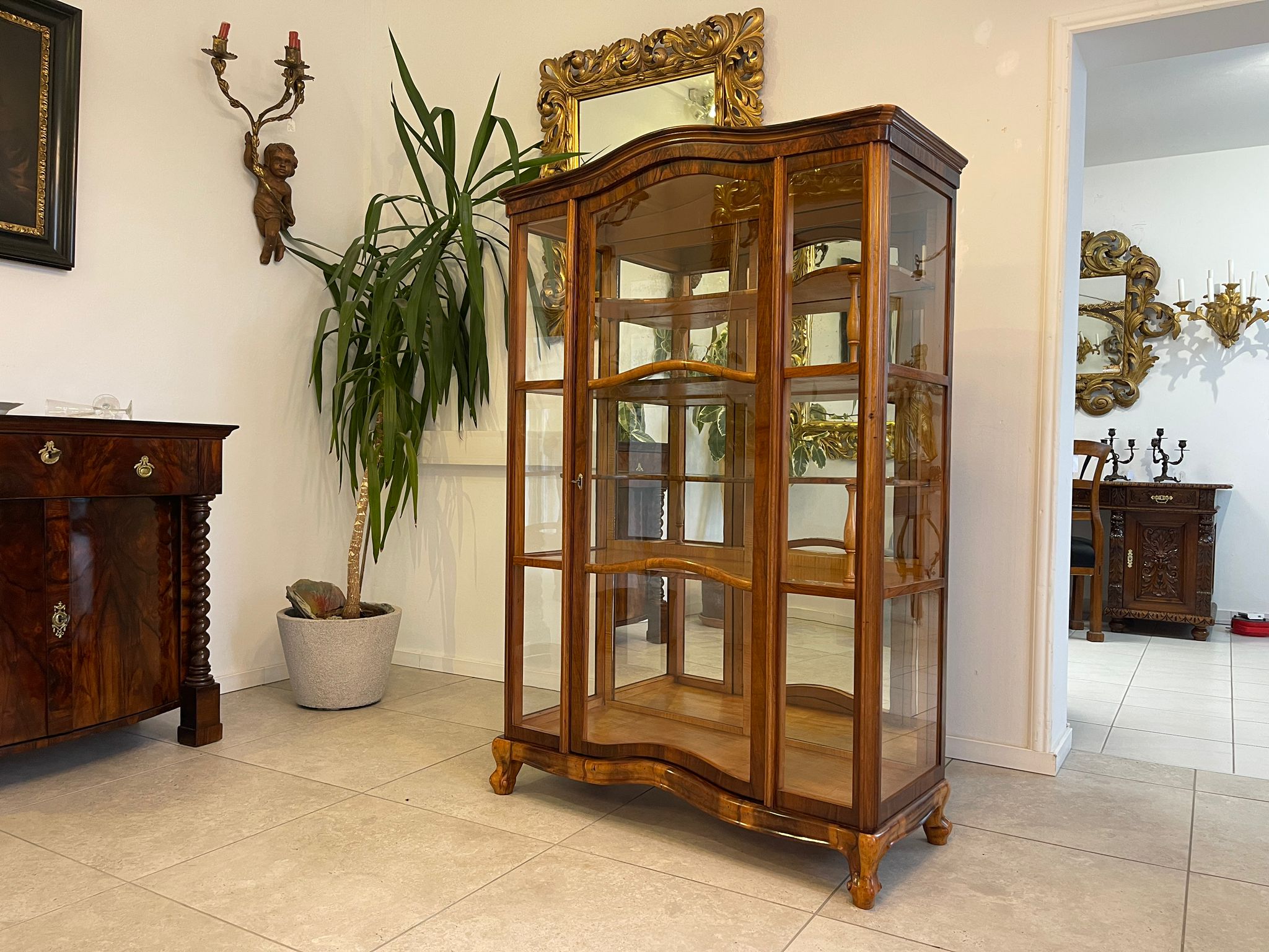 2dd84ac5-1071-4ec3-9d56-28a9a036caae Biedermeier Vitrine Bücherschrank Nussholz A4949
