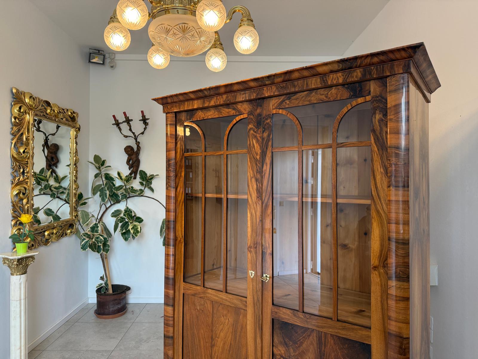 SALE Biedermeier Vitrine Bücherschrank Sammlervitrine Nussholz Antiquität G1813