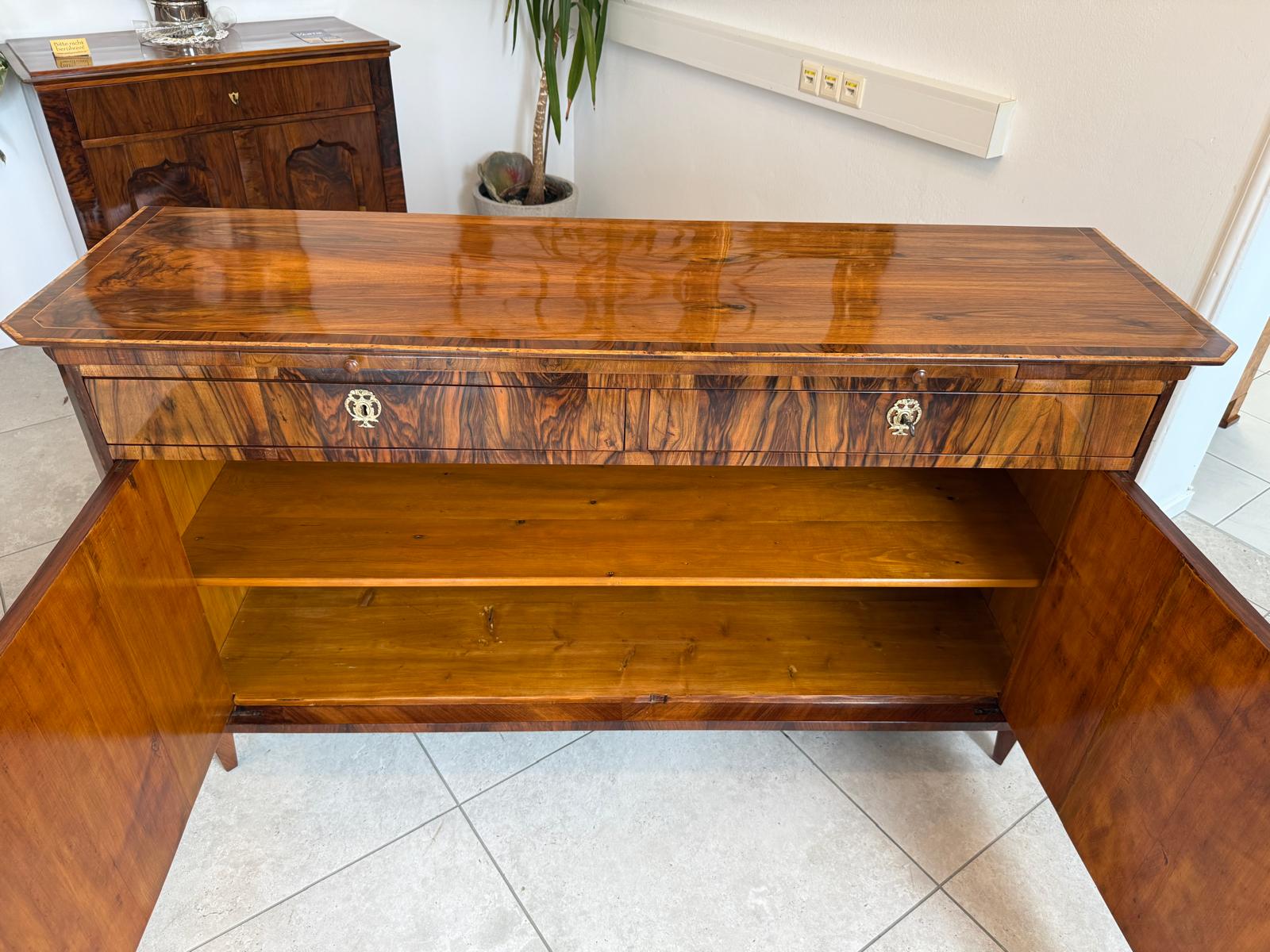 Restaurierte Biedermeier Anrichte Sideboard Antiquität Nussholz G1836-1