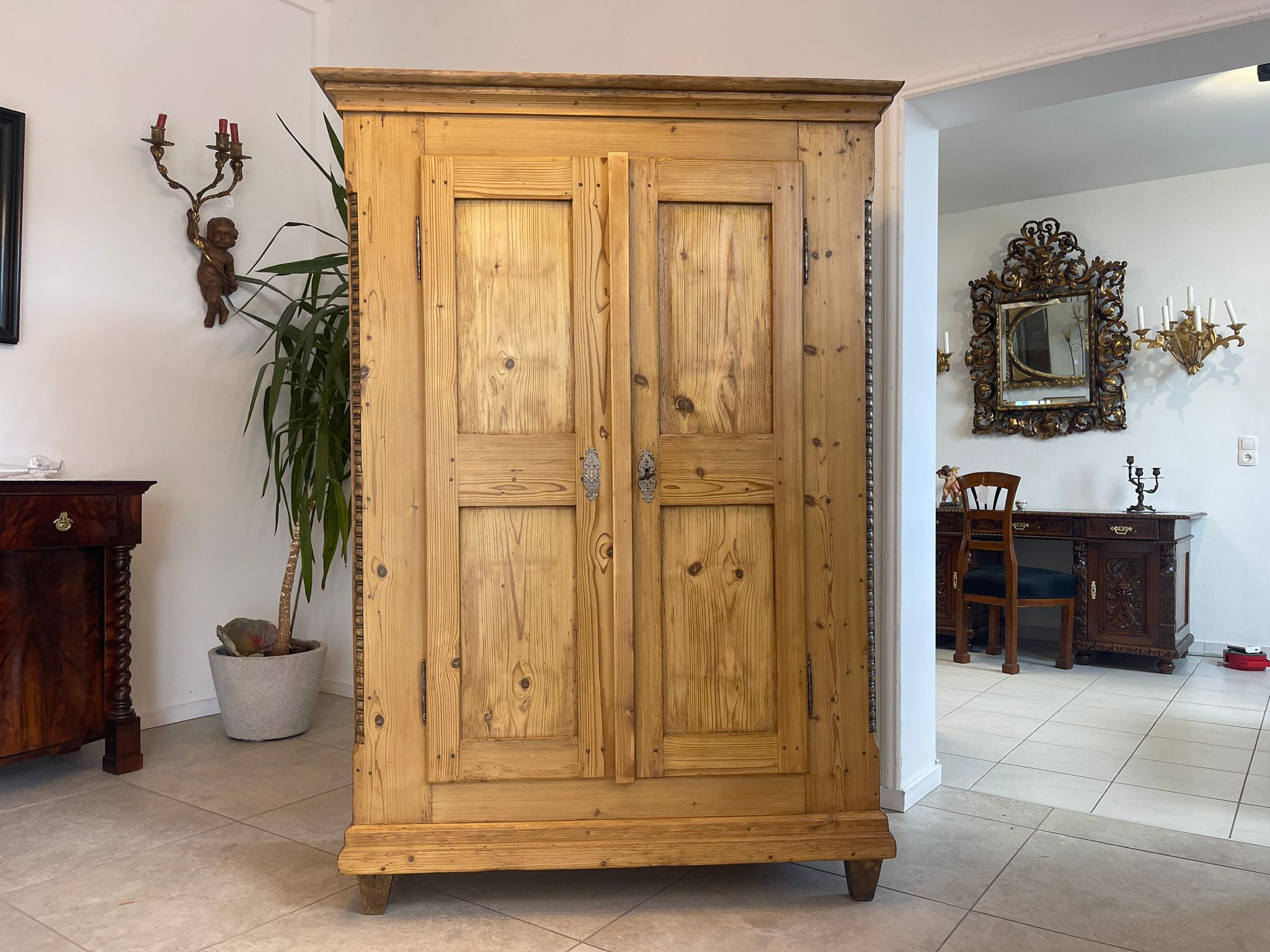 c9f8d2d1-8319-4e2e-83a5-48b724a852d7 Sale Barock Bauernschrank Barockschrank Hallenschrank A4877