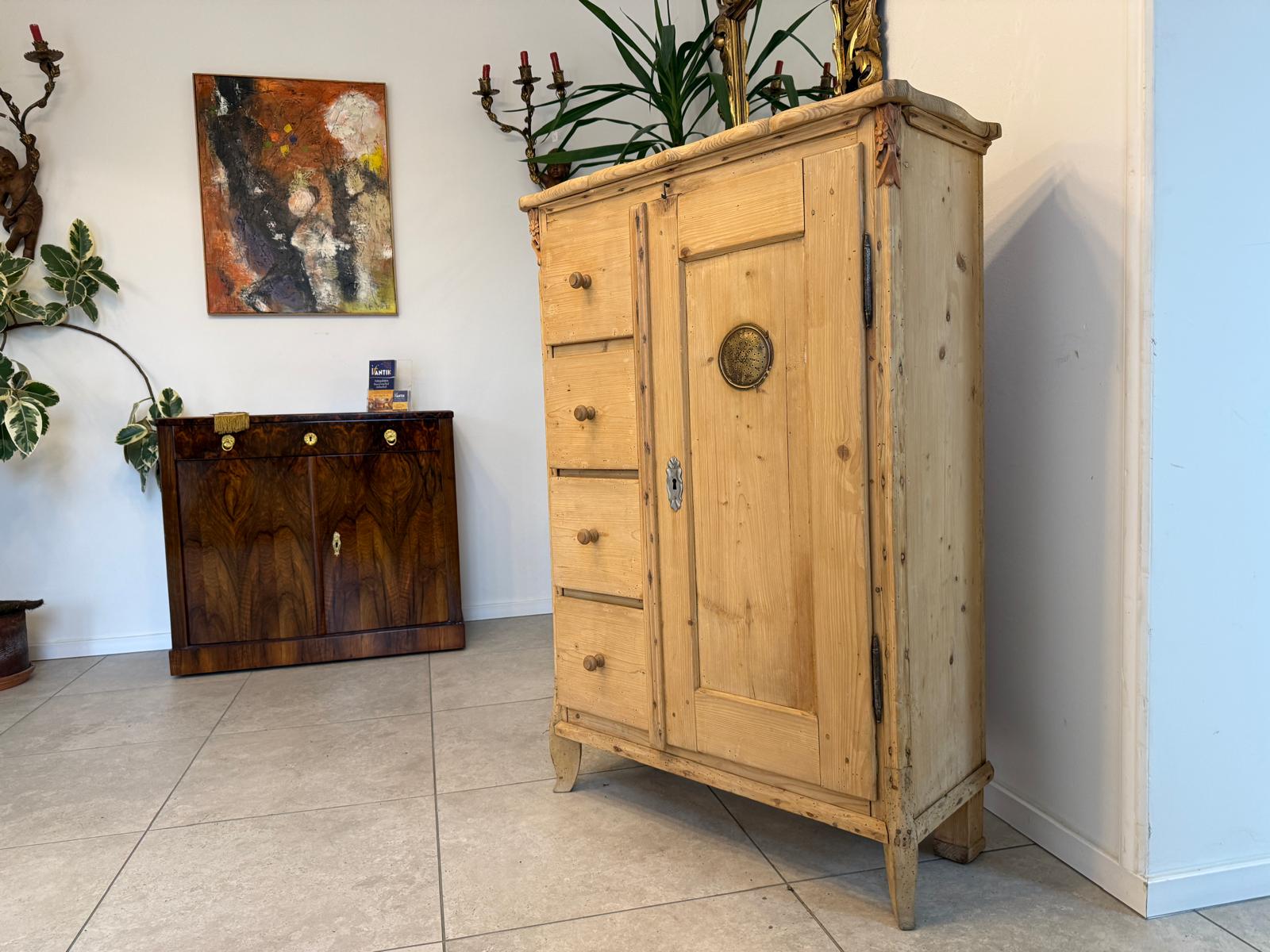 Bäuerlicher uriger Brotschrank Almerschrank Speiskasten Bauernkasten D1130