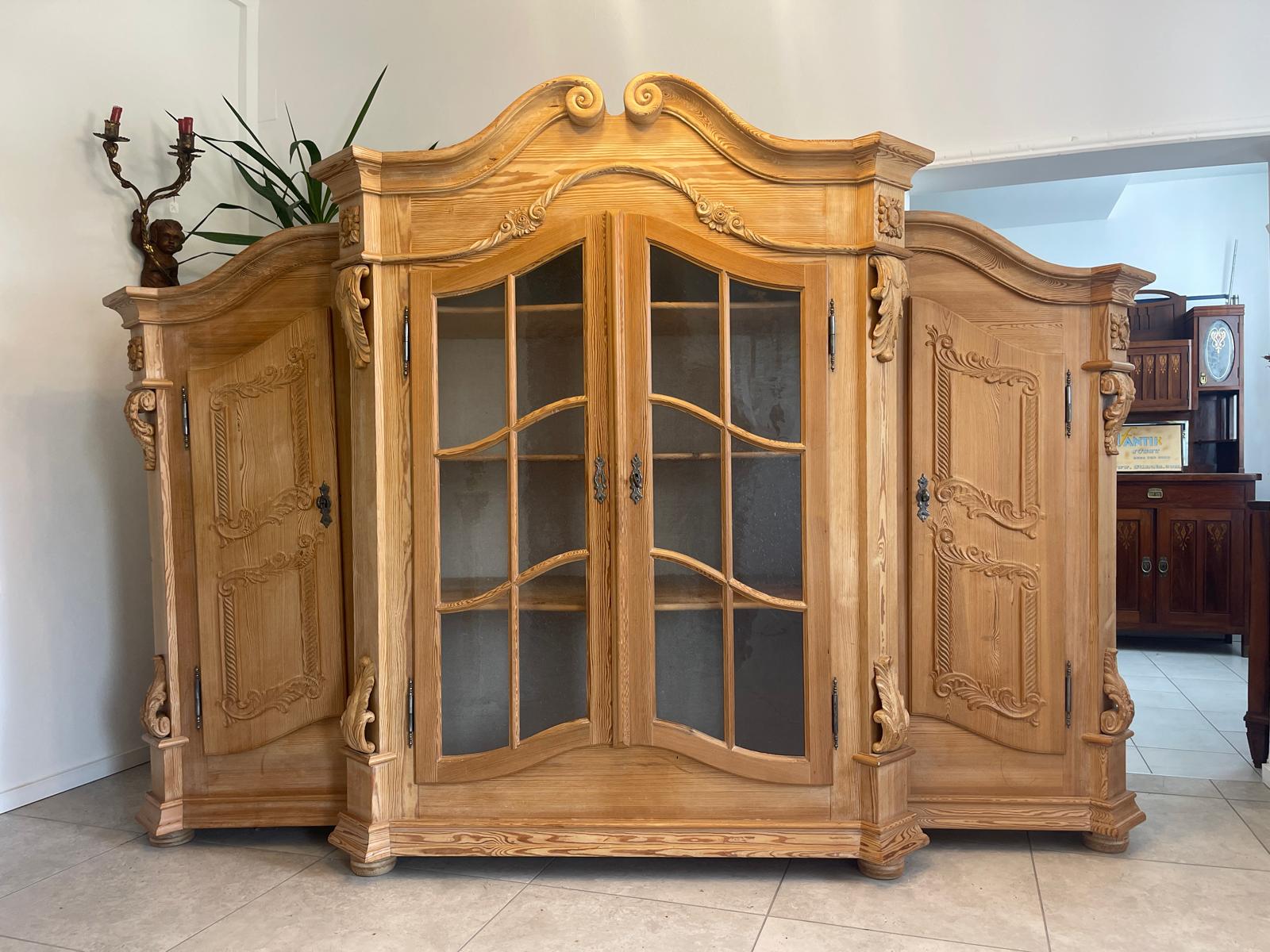 hübscher Bauernschrank Landhausschrank Barockstil Eckschrank G1361
