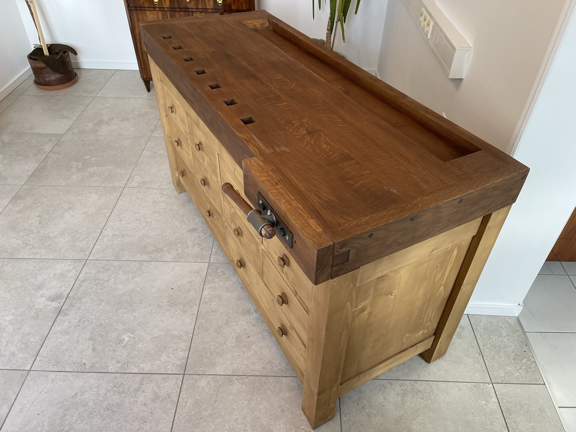 barock-biedermeier_123r1dWQfqoZj4jK Urige Antike Hobelbank, Alte Werkbank aus Eichenholz mit Ladenelement B1192