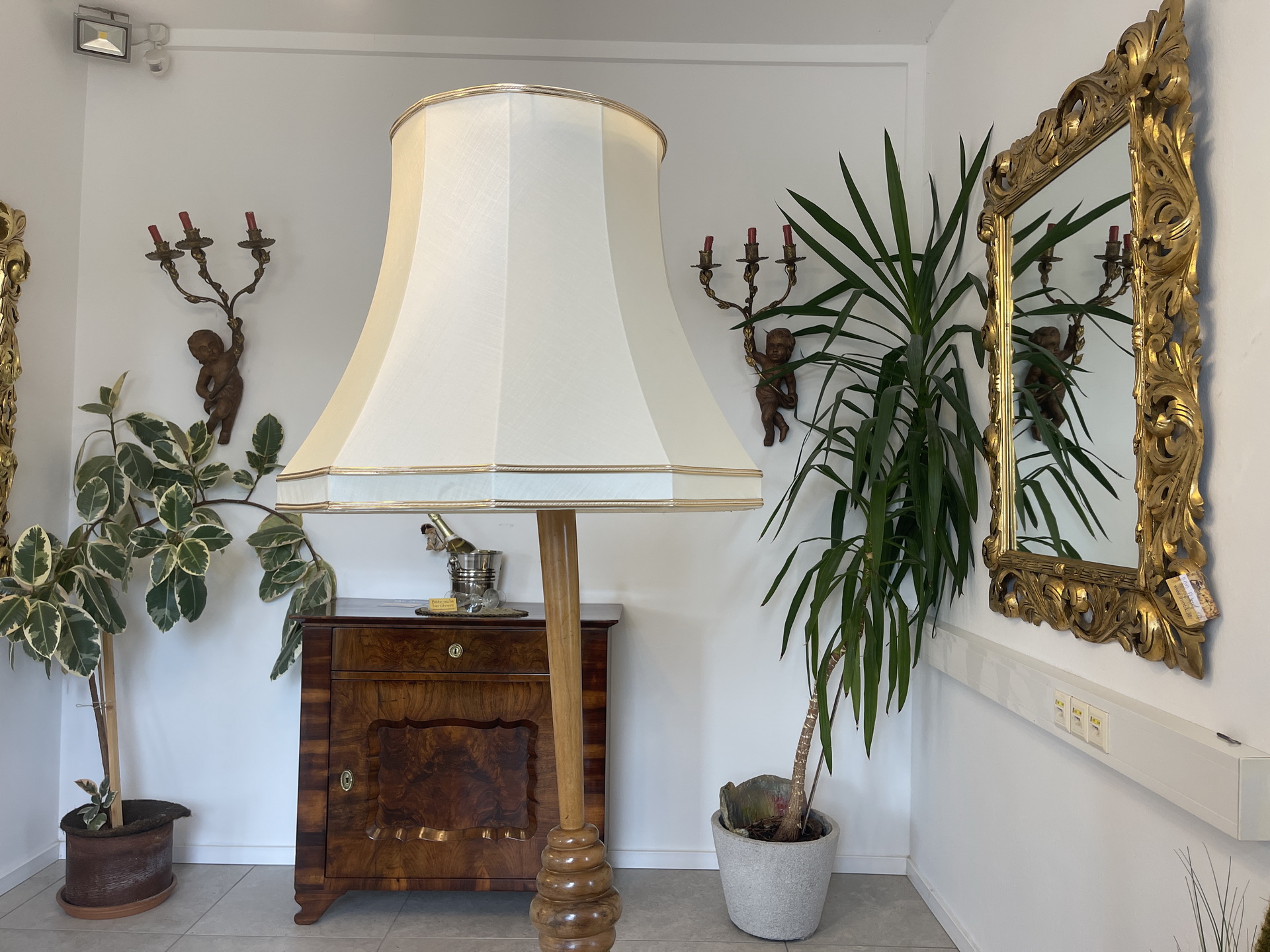 IMG_4612i6n0FRPzlDiSQ Stehlampe Antikstil Holzlampe Holzstehleuchte A4224