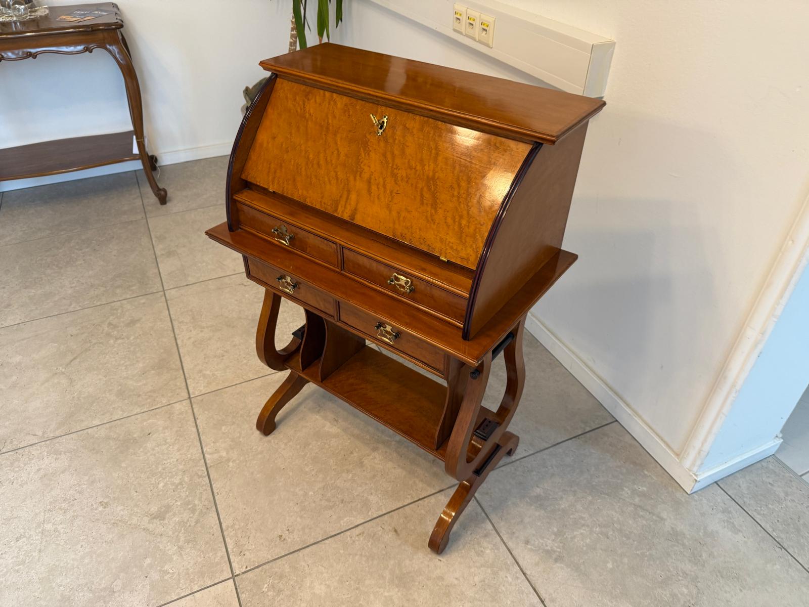 Zierlicher Barocker Sekretär Schreibtisch Wurzelholz G1809