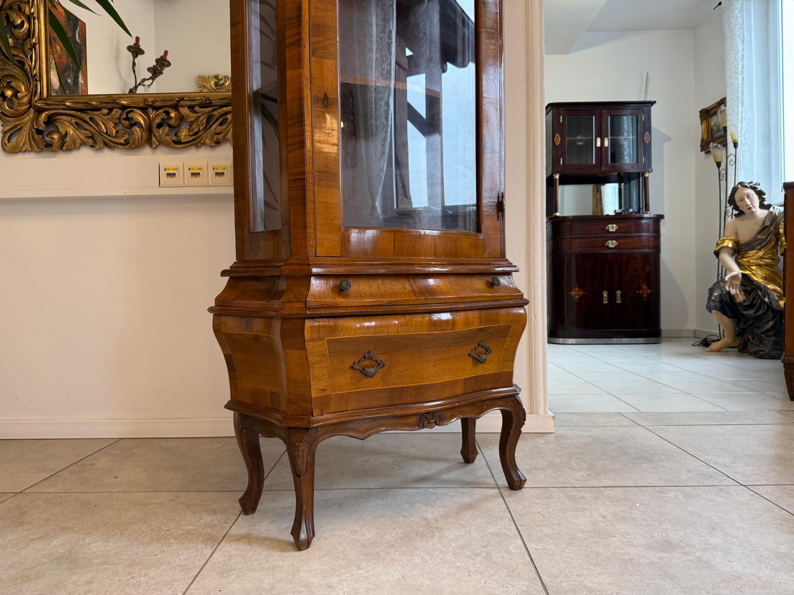 Barockstil Vitrine Intarsiert Nussholz Bücherschrank Stilschrank D1153