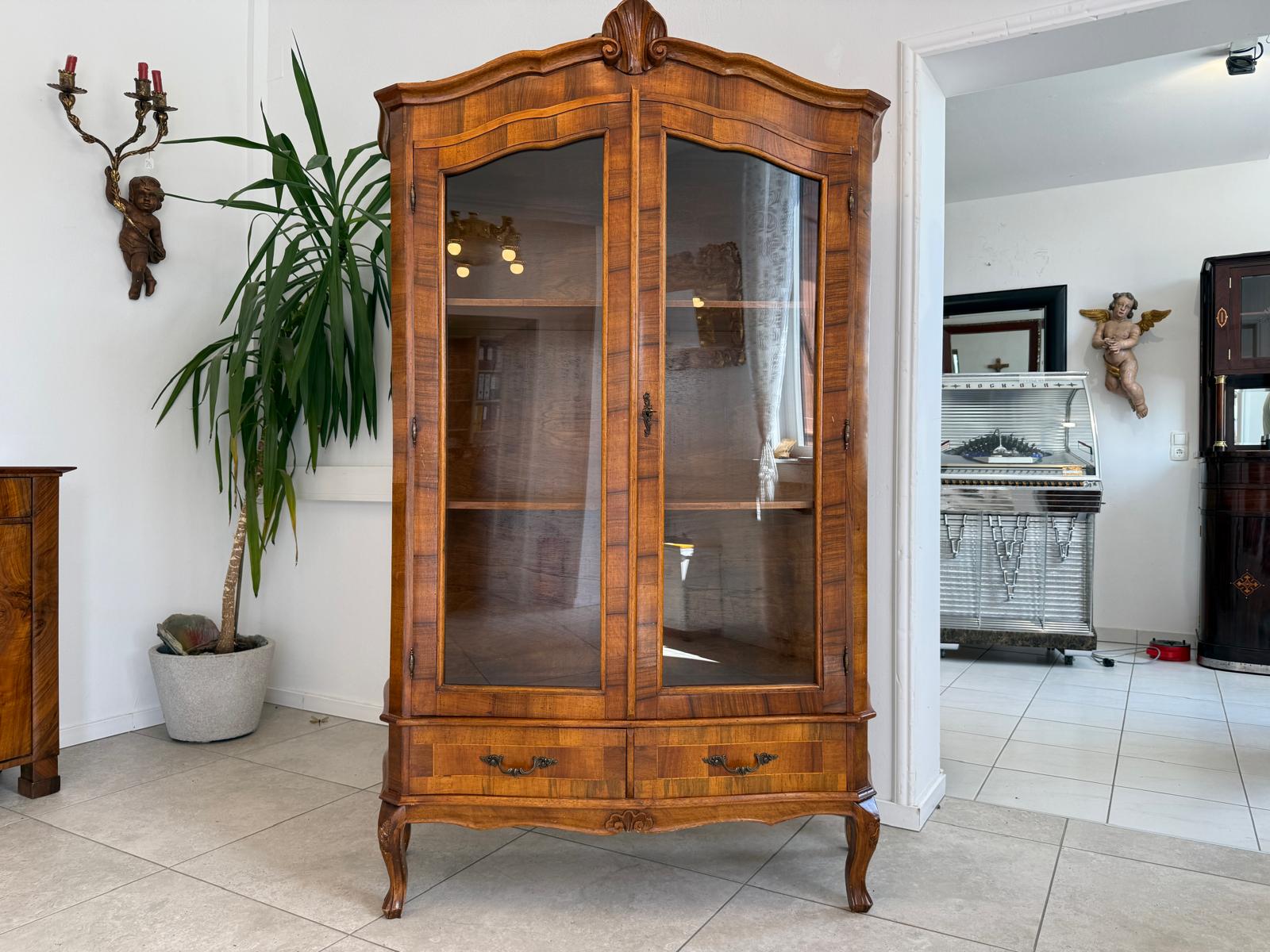 Barockstil Vitrine Intarsiert Nussholz Bücherschrank Stilschrank D2523