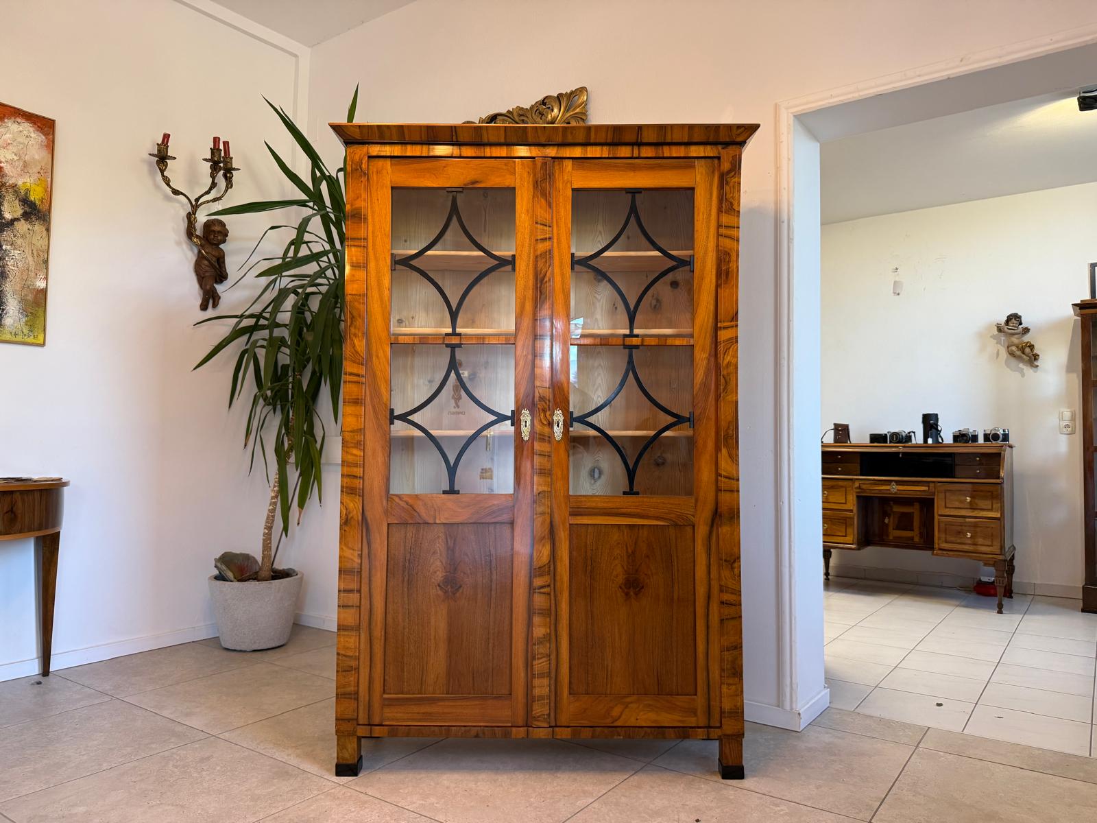 Restaurierte Biedermeier Vitrine Bücherschrank Glasschrank Antiquität G2160 Restaurierte Biedermeier Vitrine Bücherschrank Glasschrank Antiquität G2160