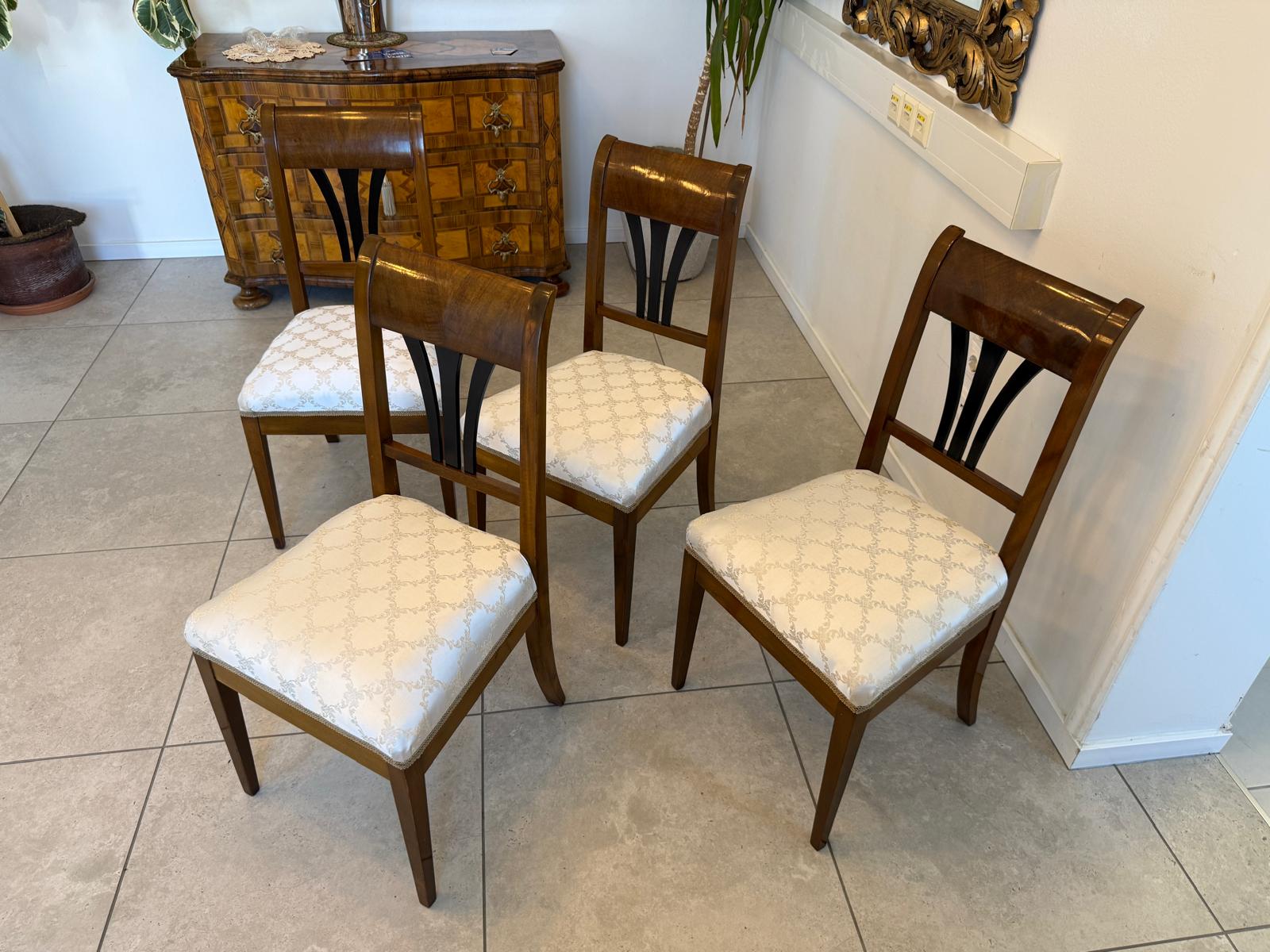 4 Stk. Biedermeier Sessel Stühle Antiquiäten Nussholzsessel D2610