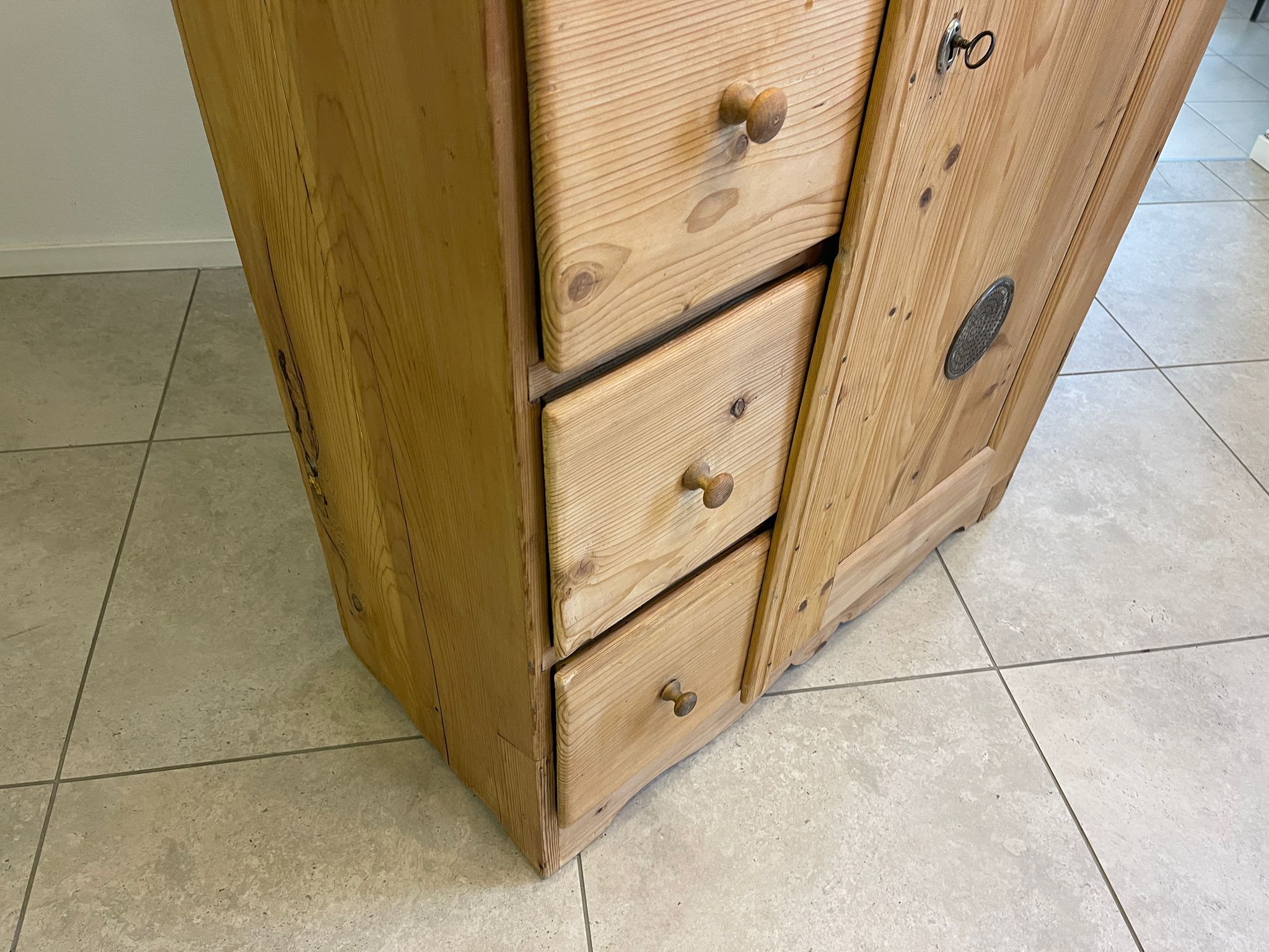 94b35e79-fb7a-469f-a0e5-c6ead1dcea0d Brotschrank Almerschrank Speiskasten Bauernkasten A5122