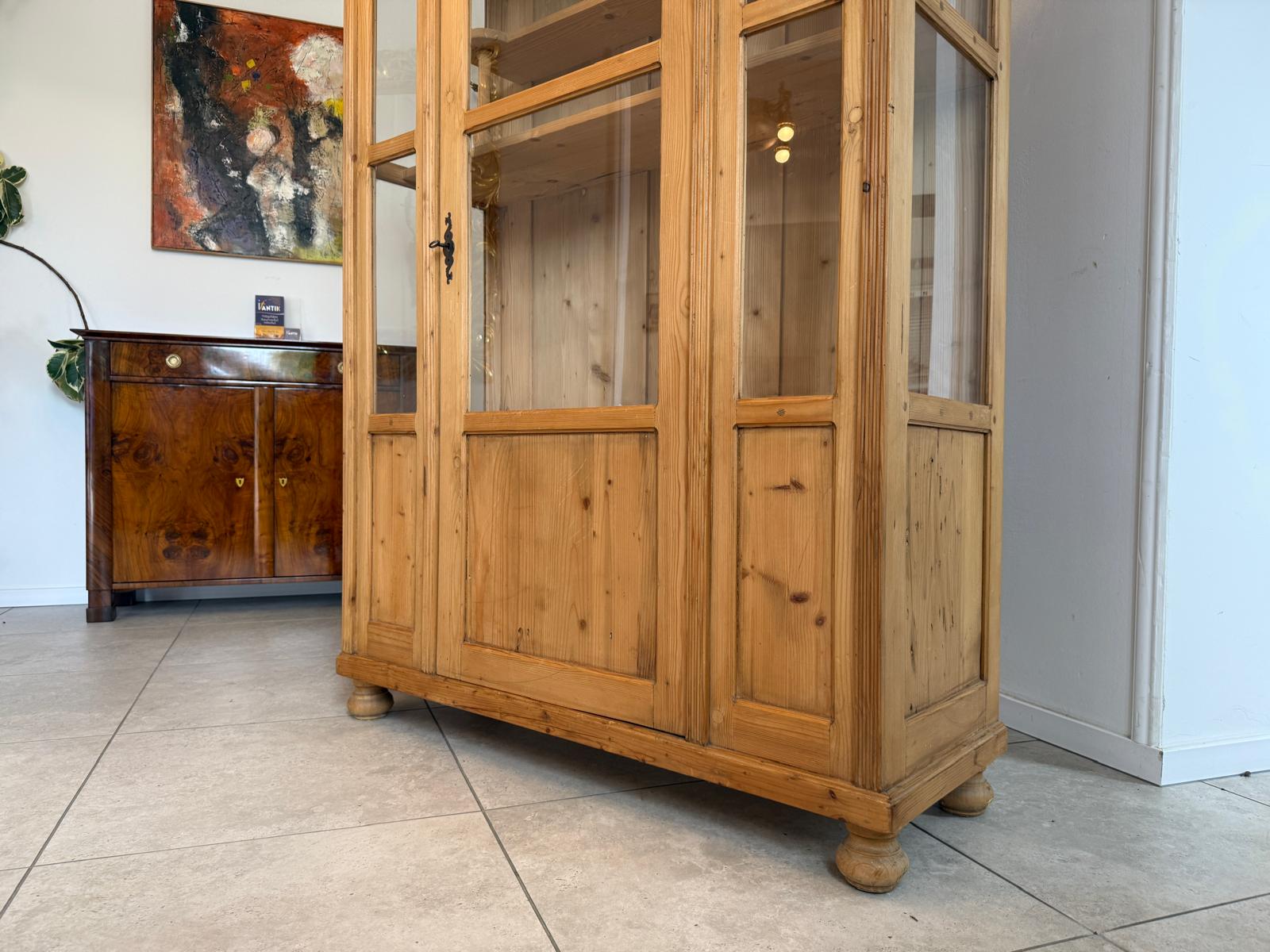 Bäuerliche Vitrine Bauernvitrine Bauernschrank Naturholz Bücherschrank D2579