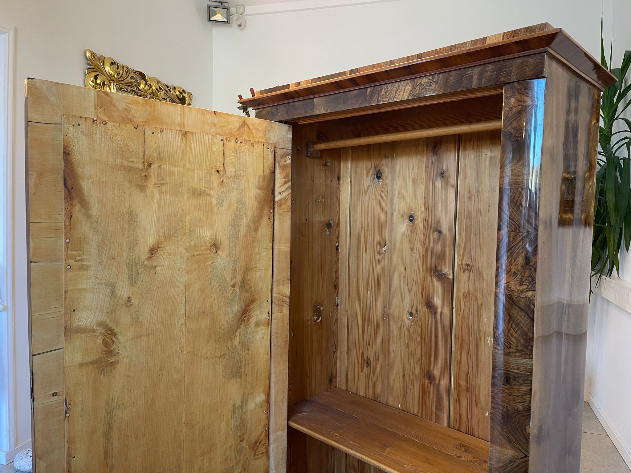 3b8d0ec4-d830-451a-b22a-e1399253ff6d SALE Biedermeier Schrank Kledierschrank Kasten Nussholz A5106