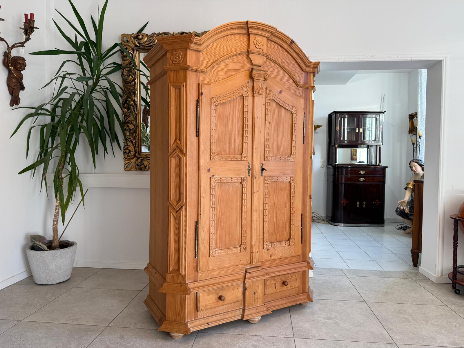 Bauernschrank Landhausschrank Barockstil Kleiderkasten Weichholz Alt & Antik G1051