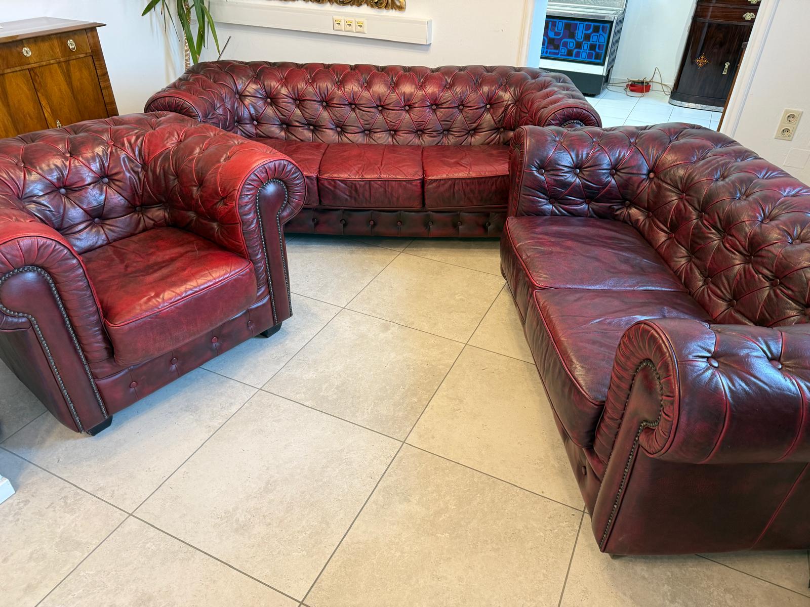 Chesterfield Ensemble 3 teilig Ledersofa Fauteuils Clubmöbel Cultmöbel D2302