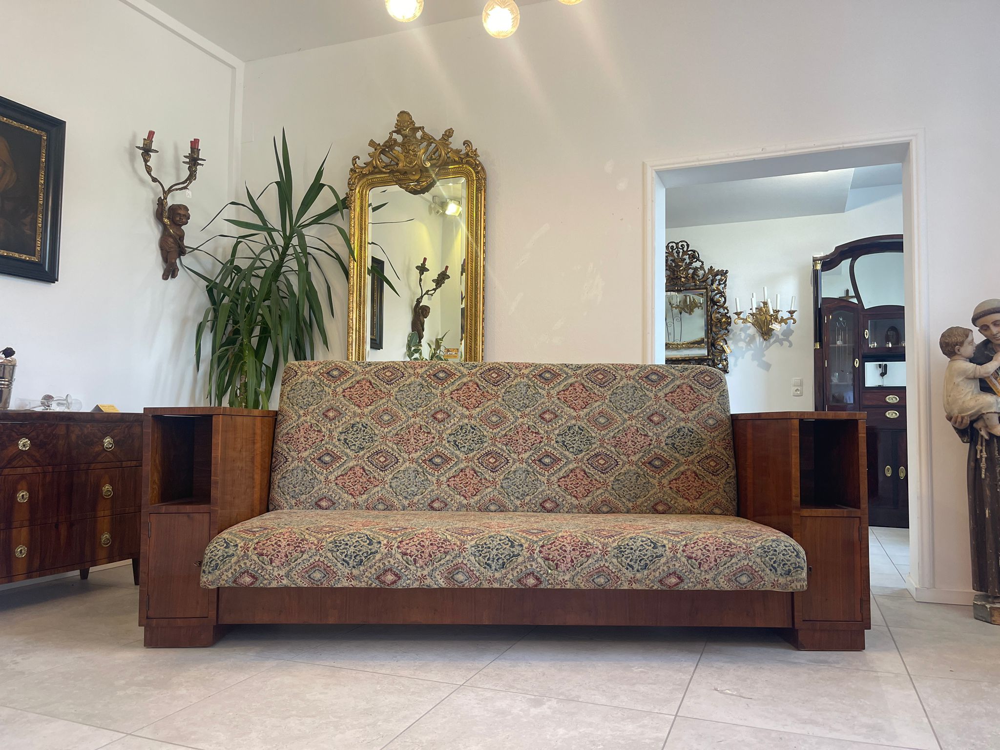 87ef90b6-2e78-4adb-ba57-829ffa589904 Biedermeier Sofa Couch Bettbank Antik Doppelbett mit Ablagen A4630