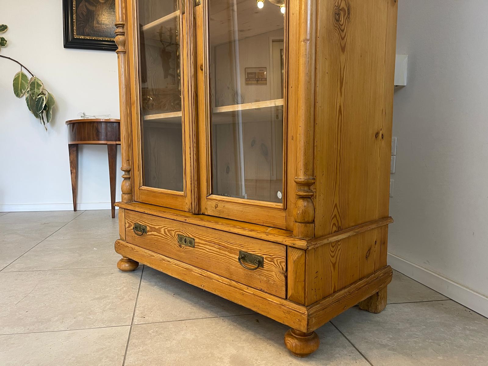 Bäuerliche Vitrine Bauernvitrine Bauernschrank Naturholz Bücherschrank Bauernmöbel G1155
