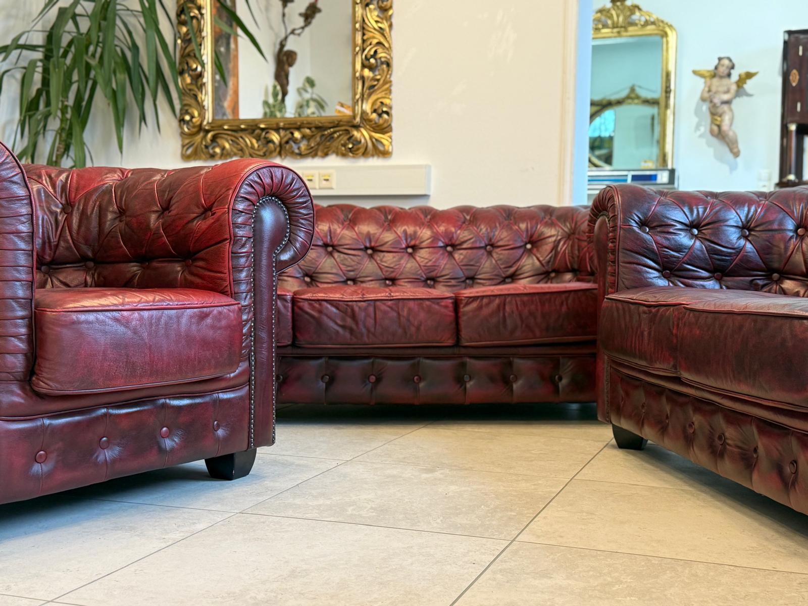 Chesterfield Ensemble 3 teilig Ledersofa Fauteuils Clubmöbel Cultmöbel D2302