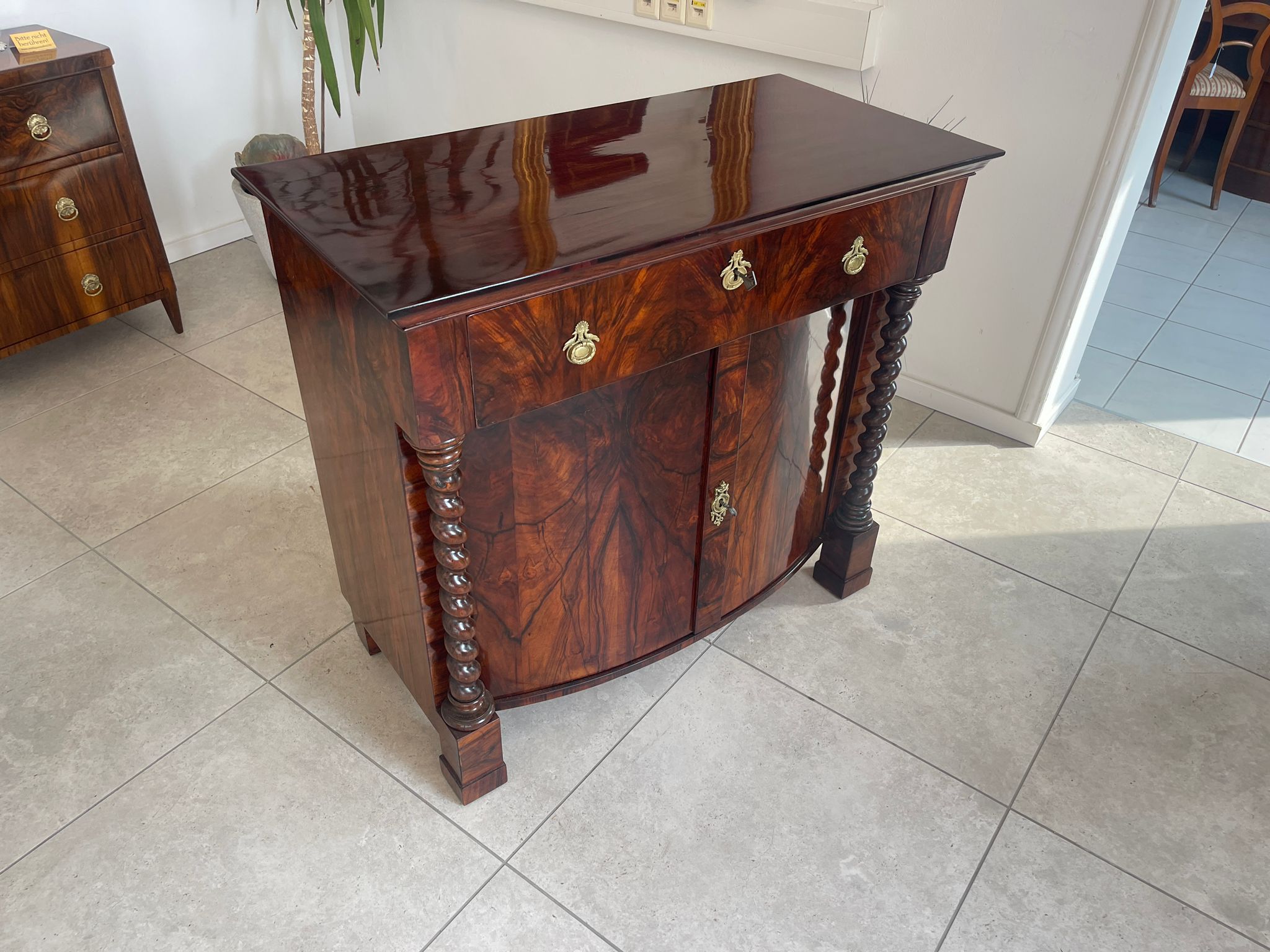 a97f5a37-8bc6-472e-8156-a2057e5e8775 Restaurierte Biedermeier Anrichte Säulentrumeau Antiquität A4655