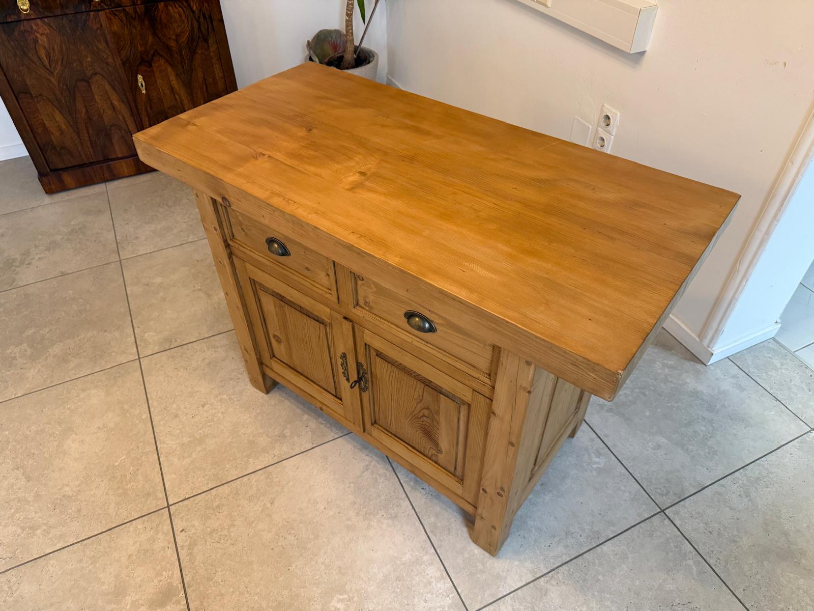 Urige bäuerliche Bar Altholz Vintage Verkaufstheke Schneidertisch D1114