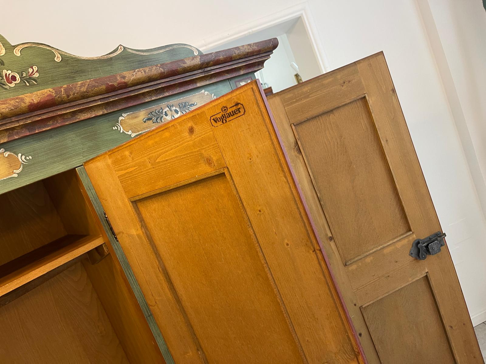 Handbemalter Voglauer Schrank Bauernschrank Anno 1800 Altgrün G1603