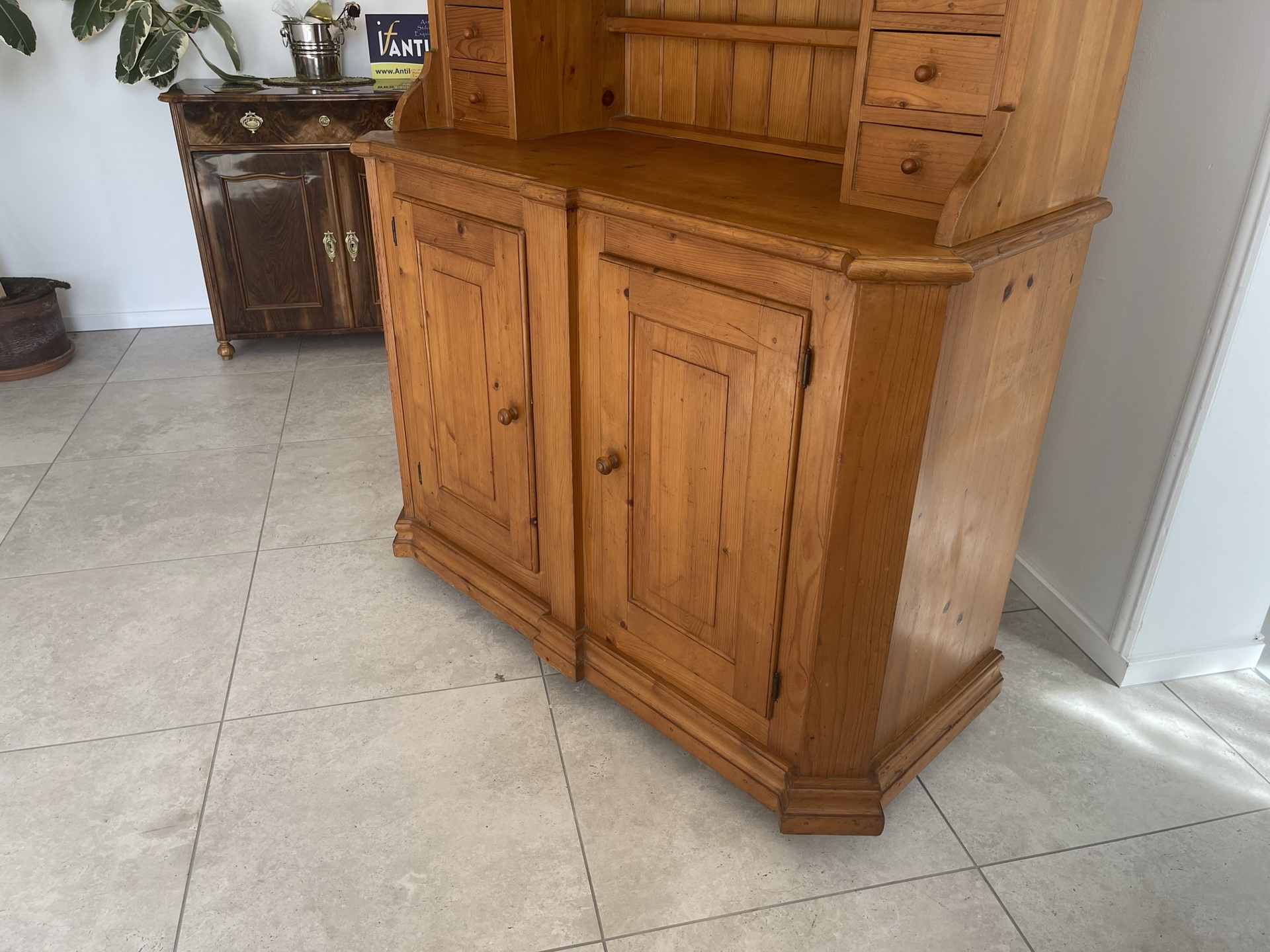 Bauernschrank_45ZDJtU1pCavTQ4 Bäuerliche Kredenz Buffet Küchenschrank mit praktischen Fächern B1556