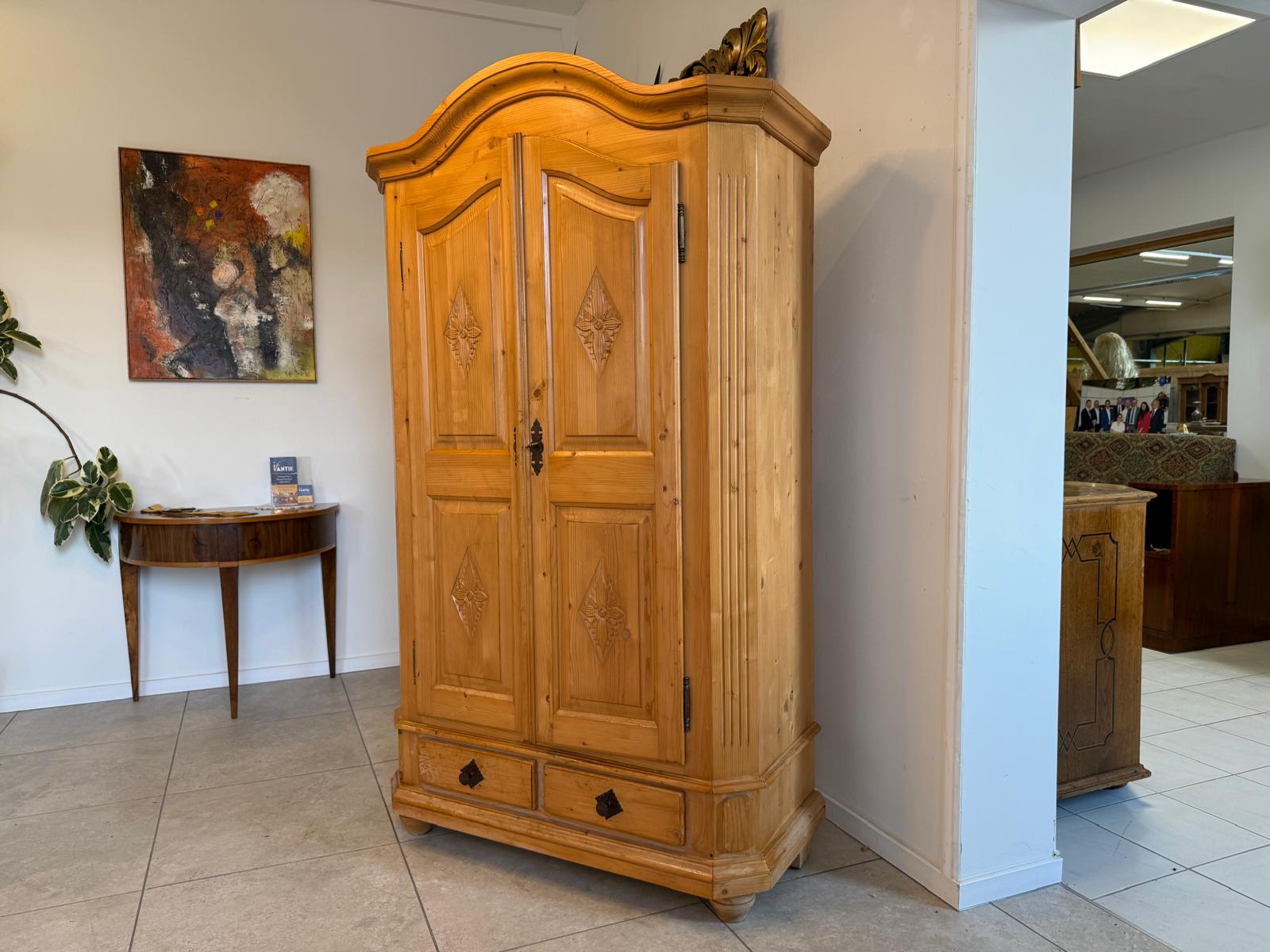 Traum Bauernschrank Landhausschrank Barockstil Kleiderkasten G1042