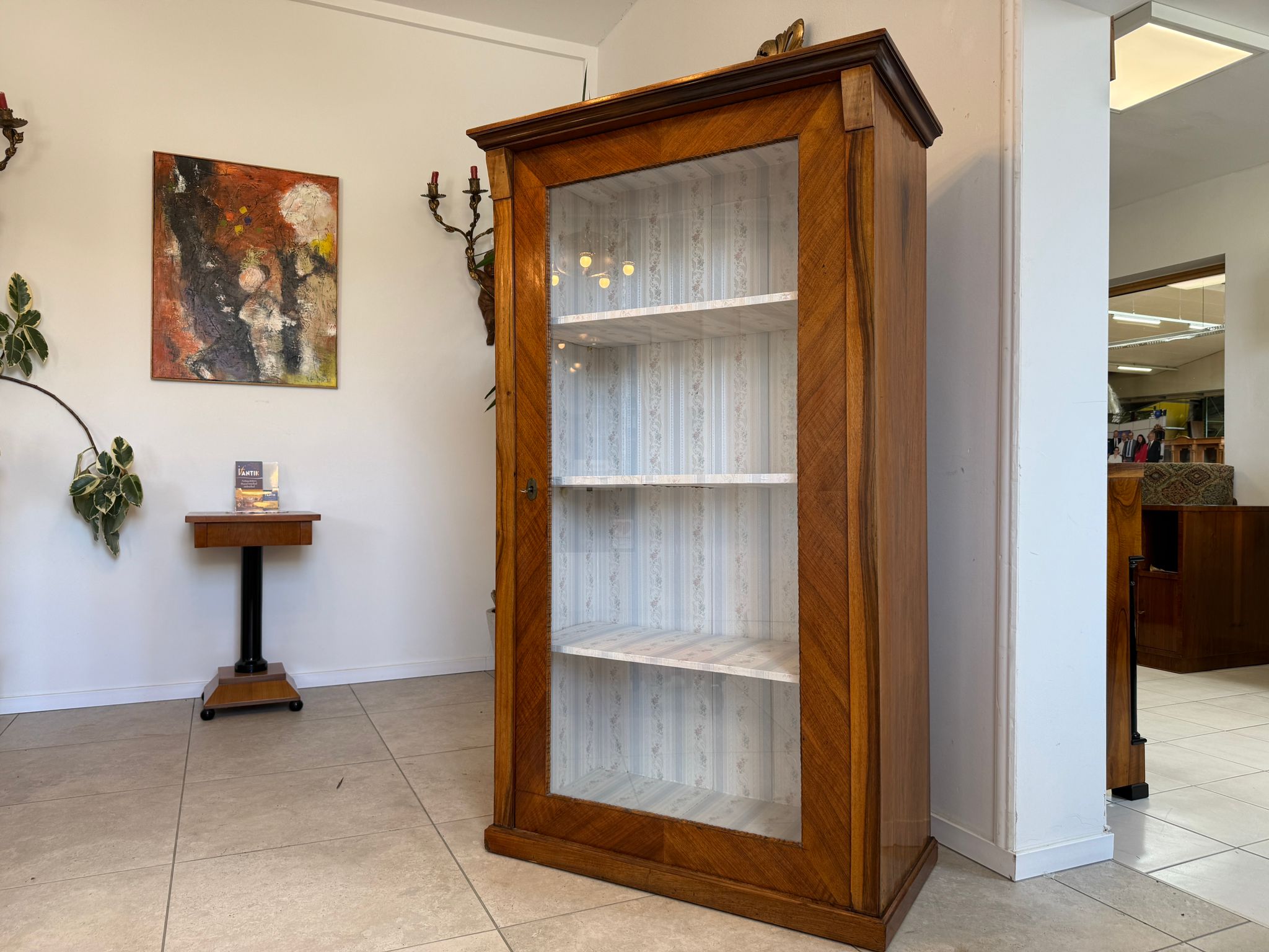 Biedermeier Vitrinenschrank Glasschrank Nussholz Kleiderschrank D2280