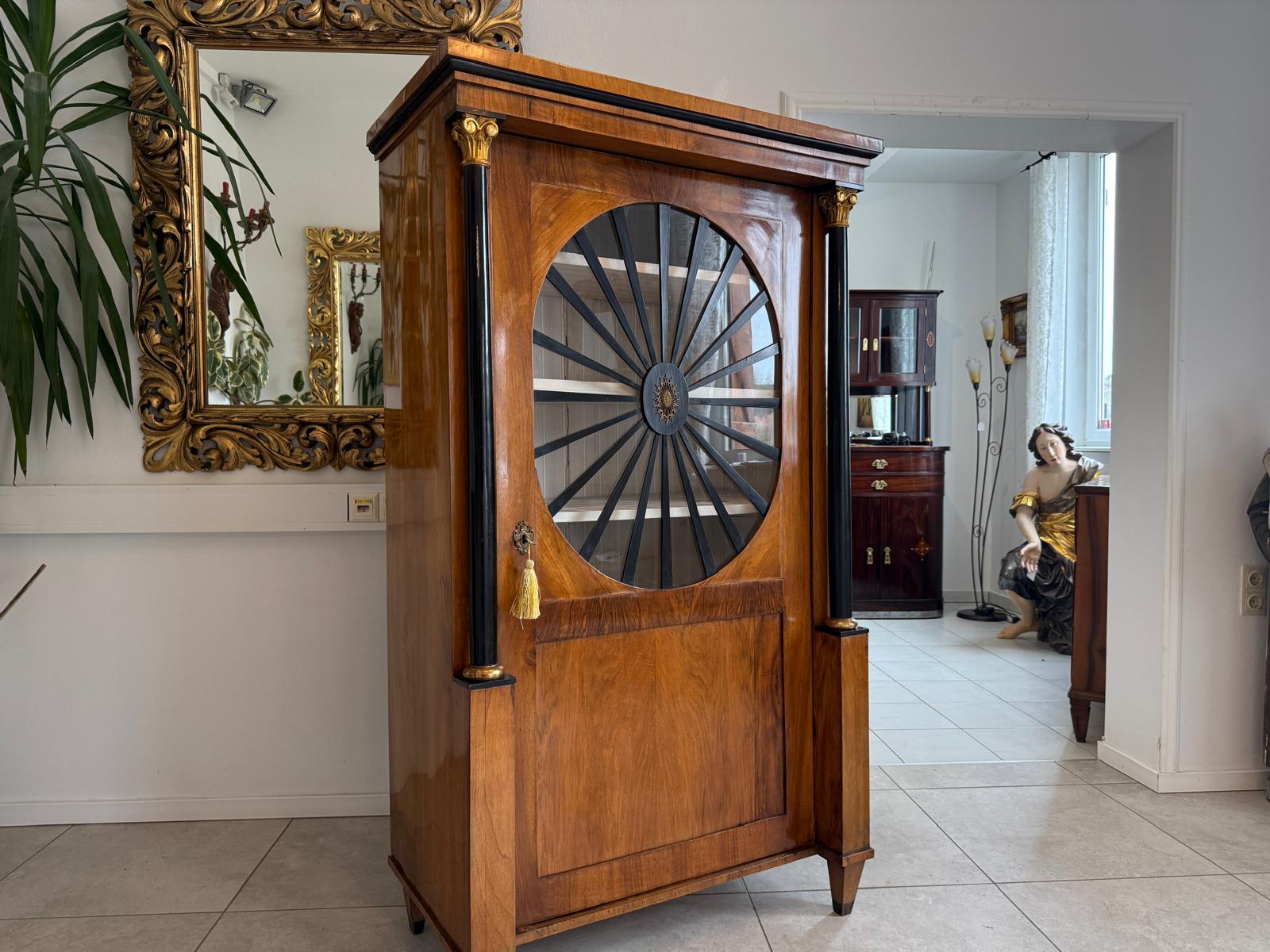 Empire Vitrine Sonnenvitrine Bücherschrank Bibliotheksschrank Nussholz D2355