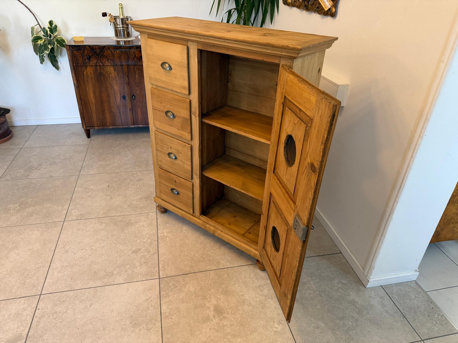 Bäuerlicher Brotschrank Almerschrank Speiskasten Bauernkasten G1929