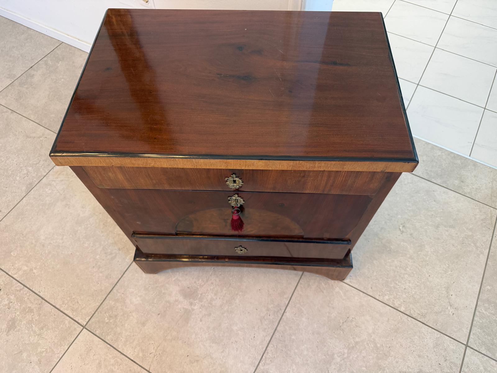 Biedermeier Kommode 3 Ladenkommode Nussholz Antiquität D2760