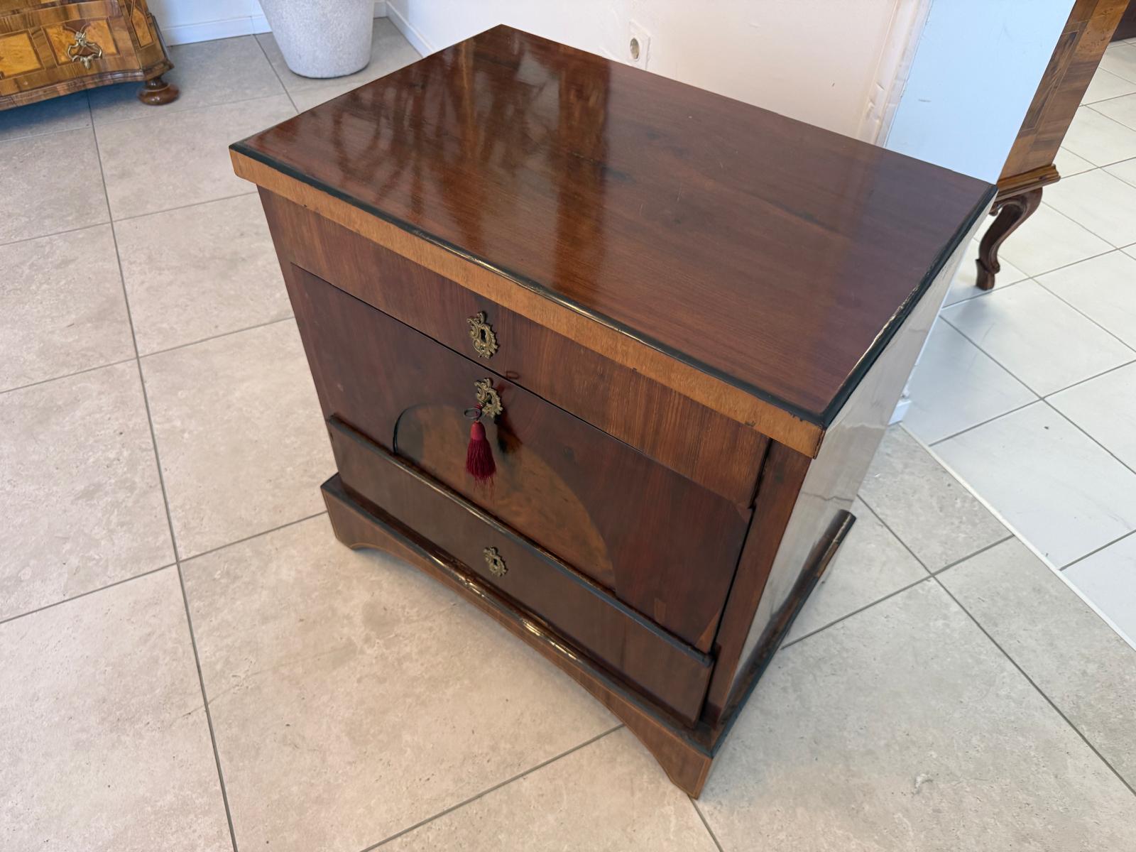 Biedermeier Kommode 3 Ladenkommode Nussholz Antiquität D2760