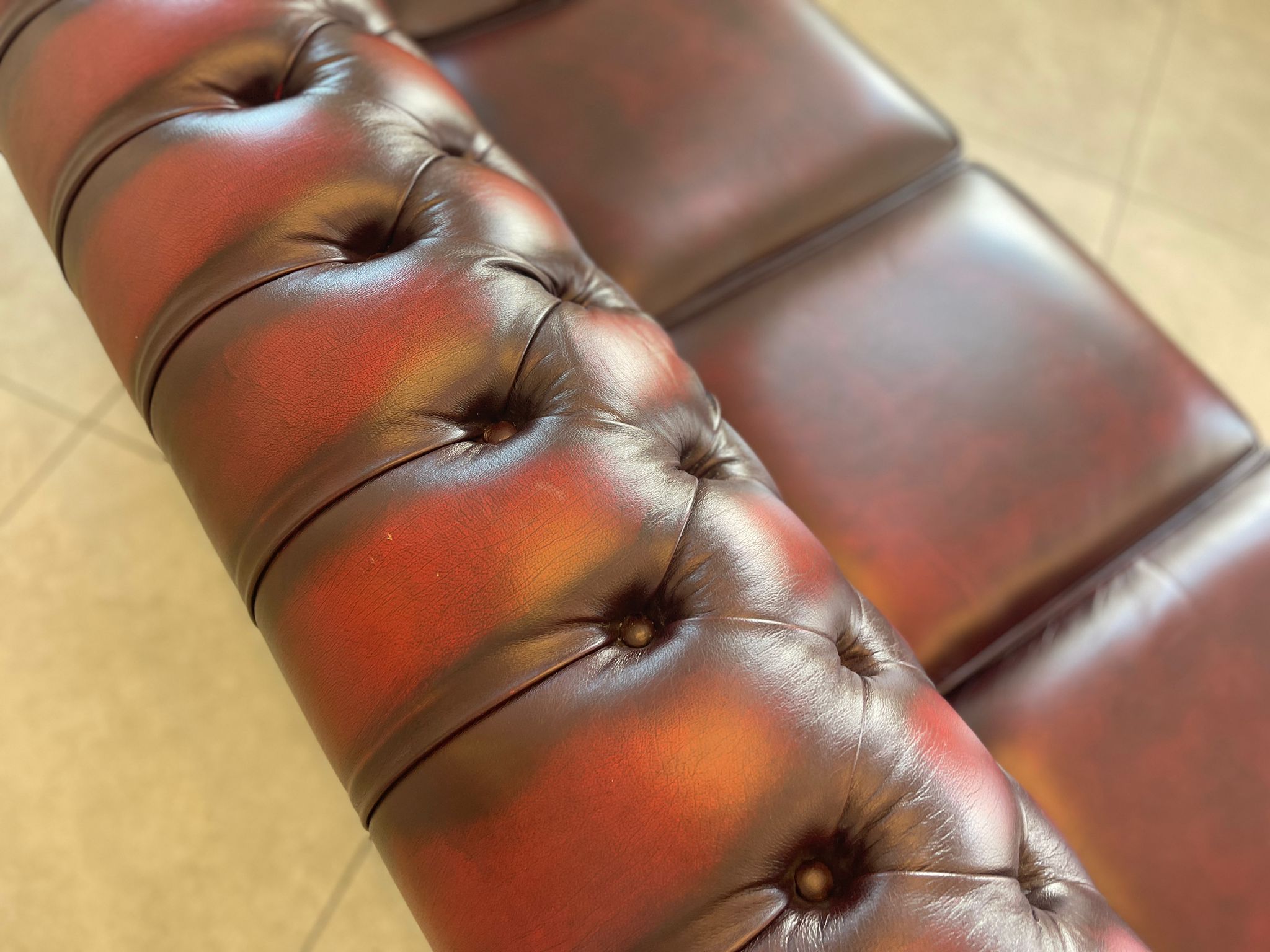 139b7c67-db4a-43c6-9f47-4899bb5192fb Chesterfield 4er Clubsofa Couch Oxblood Red A4479