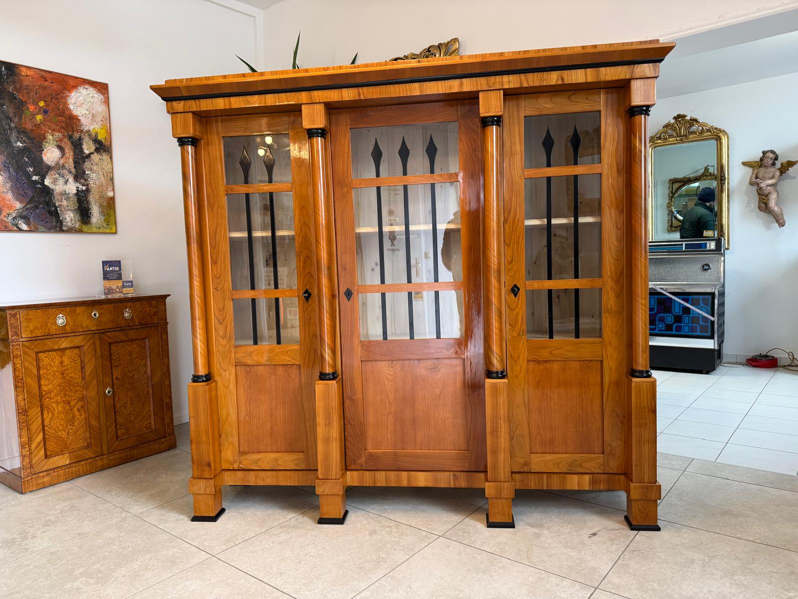 SALE Restaurierte Vitrine Biedermeier Stil Bücherschrank Sammlervitrine D1199