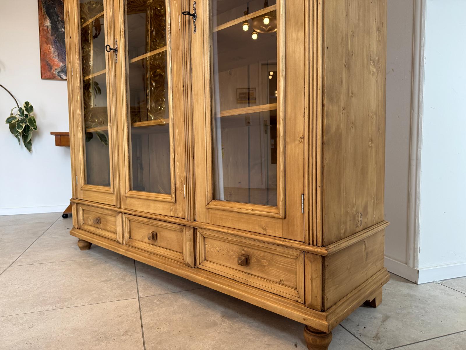 Bäuerliche Vitrine Bauernvitrine Naturholz Bücherschrank D2288