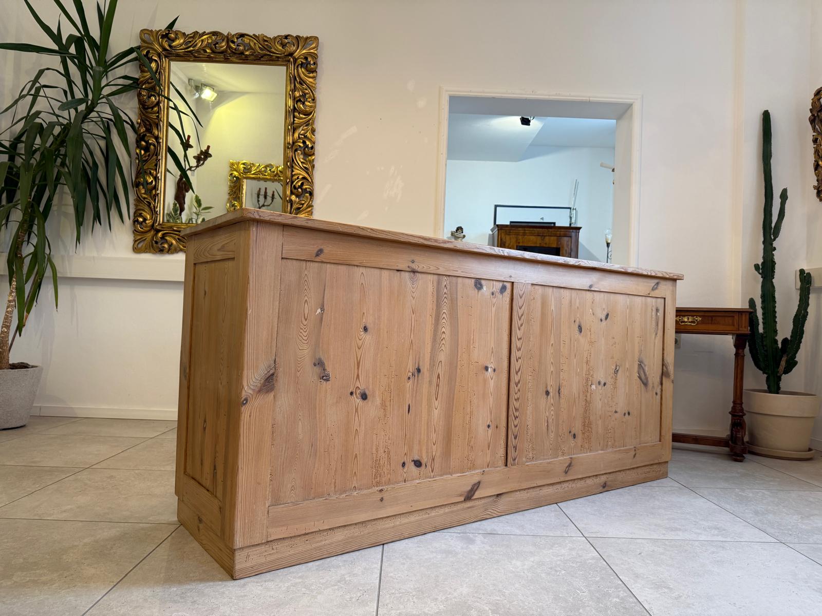 Urige bäuerliche Bar Altholz Vintage Verkaufstheke Schneidertisch G2256