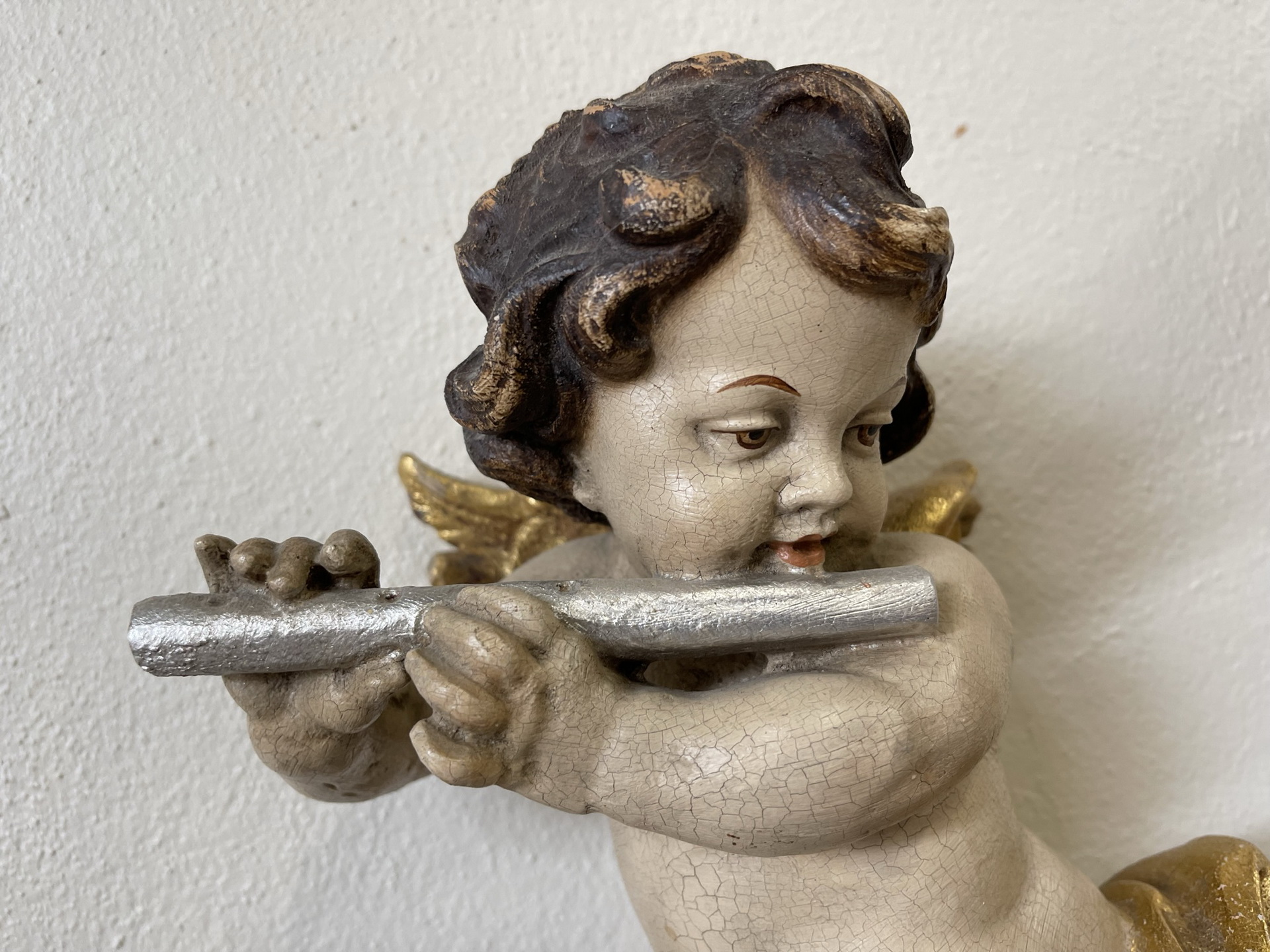 Madonna-Engel_02 hübsche Engelsfigur Putto Holzfigur Holzschnitzerei i1704