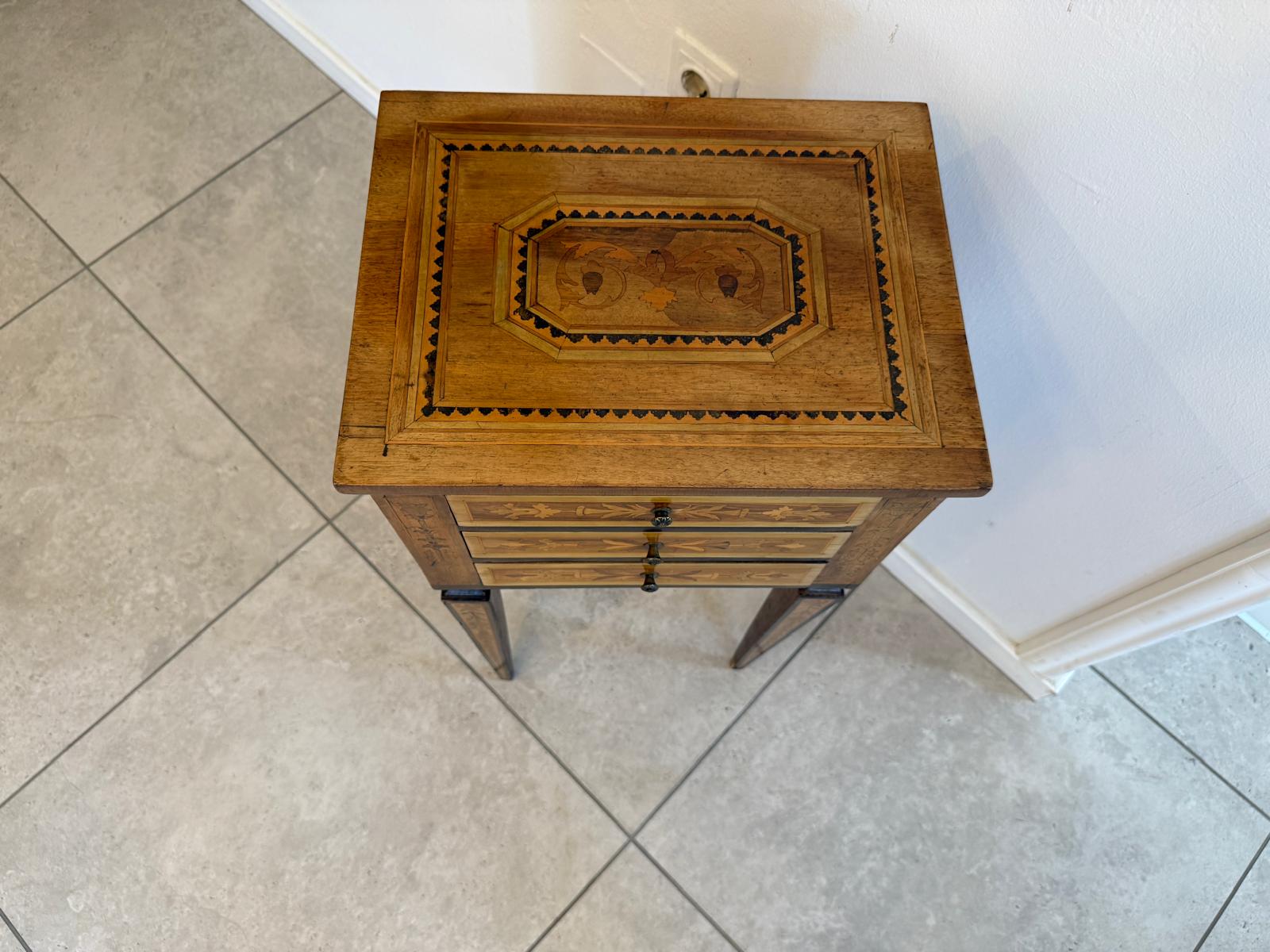 Originaler Barock Tisch Antik aus Nuss, Spieltisch, sehr schöner Zustand G1952