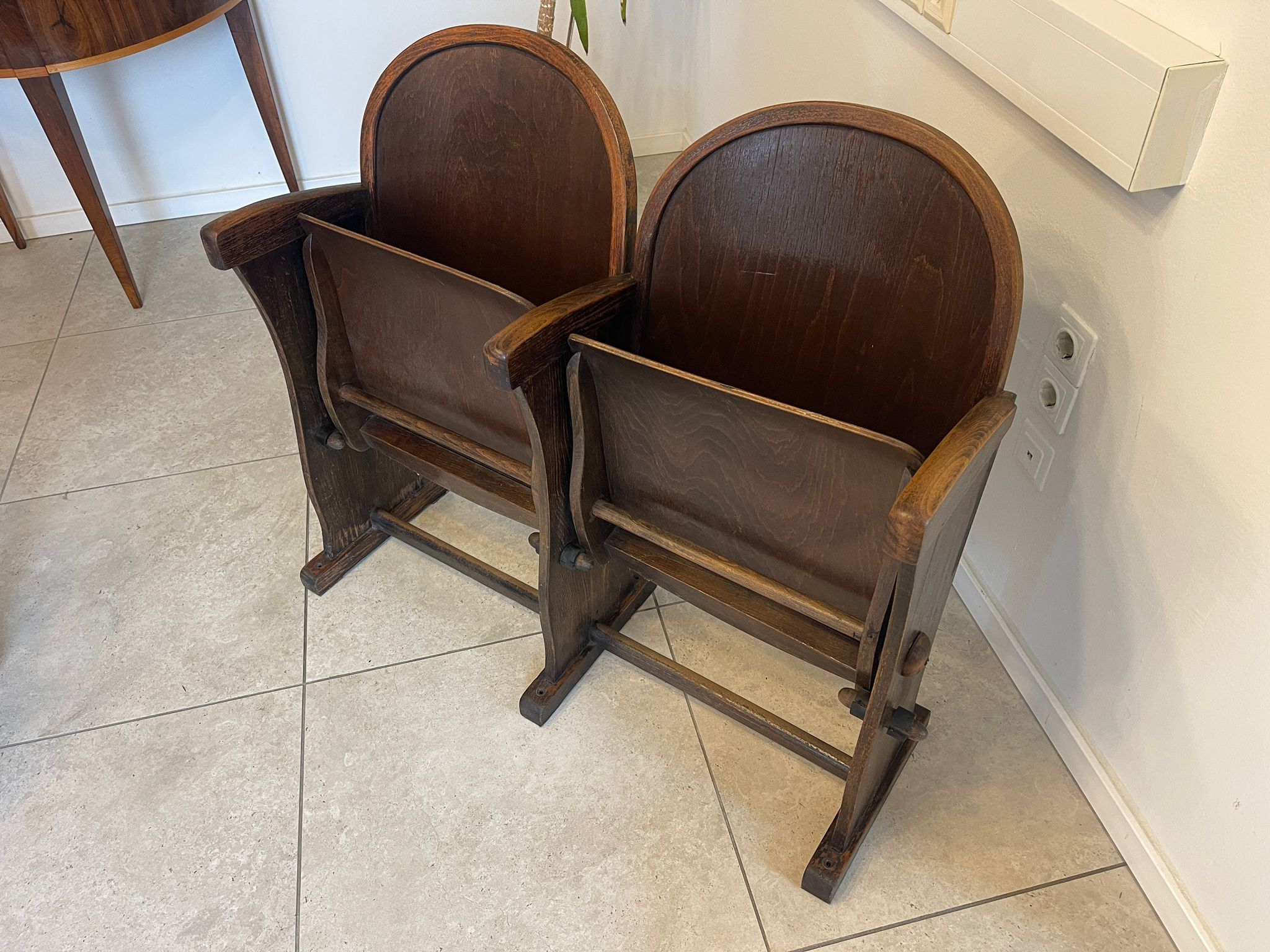 209e2856-faf2-4a5c-bafe-a0d29fb23e0b Praktische Kinostuhlreihe Kinosessel 2er Reihe Klappstuhl Braun A5070