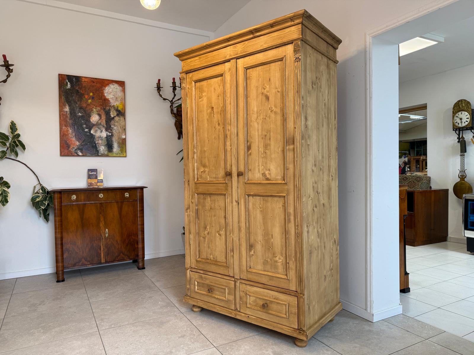 Bäuerlicher Kleiderschrank Naturholz Bauernschrank Bauernmöbel Kasten D2316