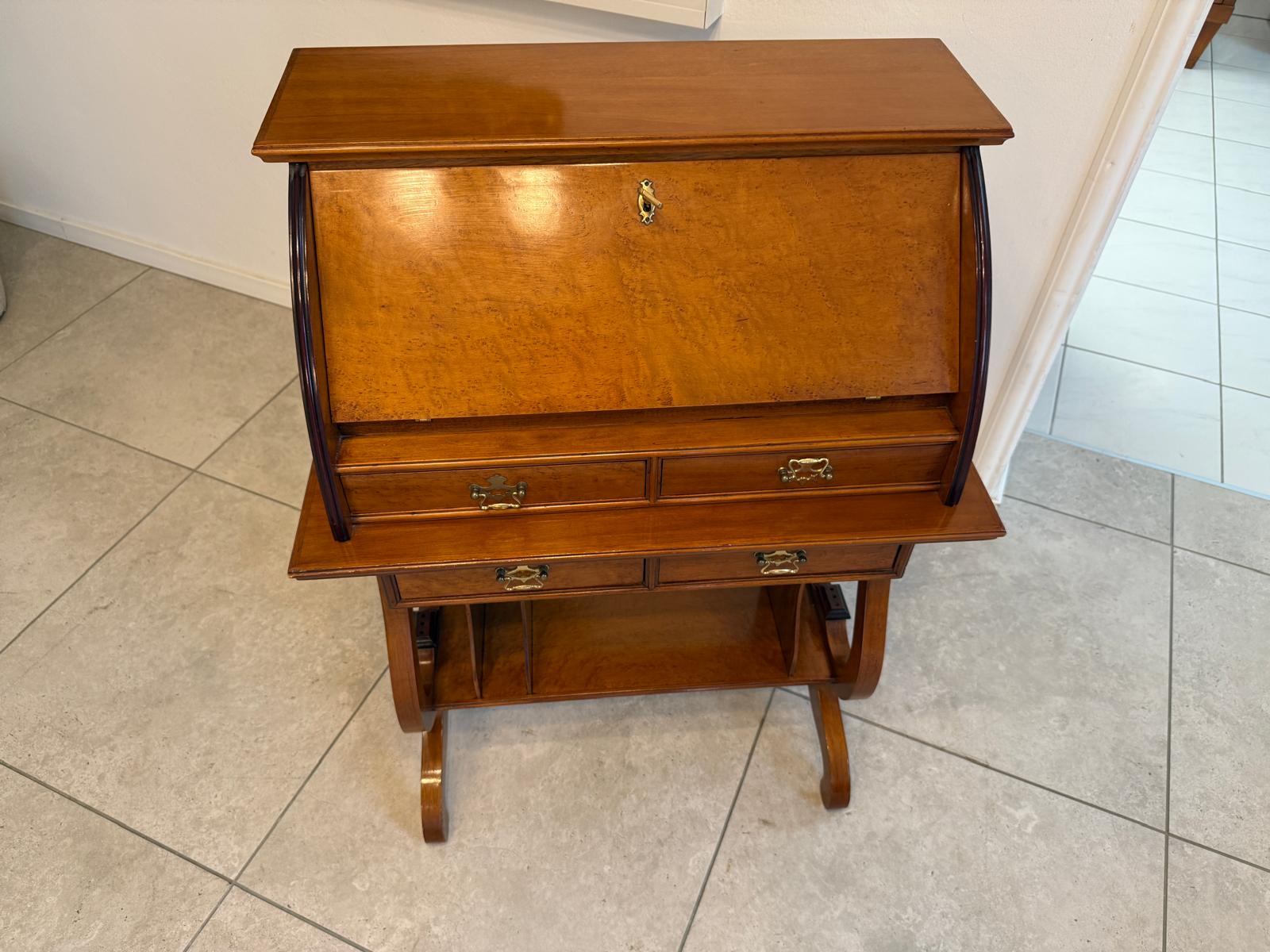 Zierlicher Barocker Sekretär Schreibtisch Wurzelholz G1809