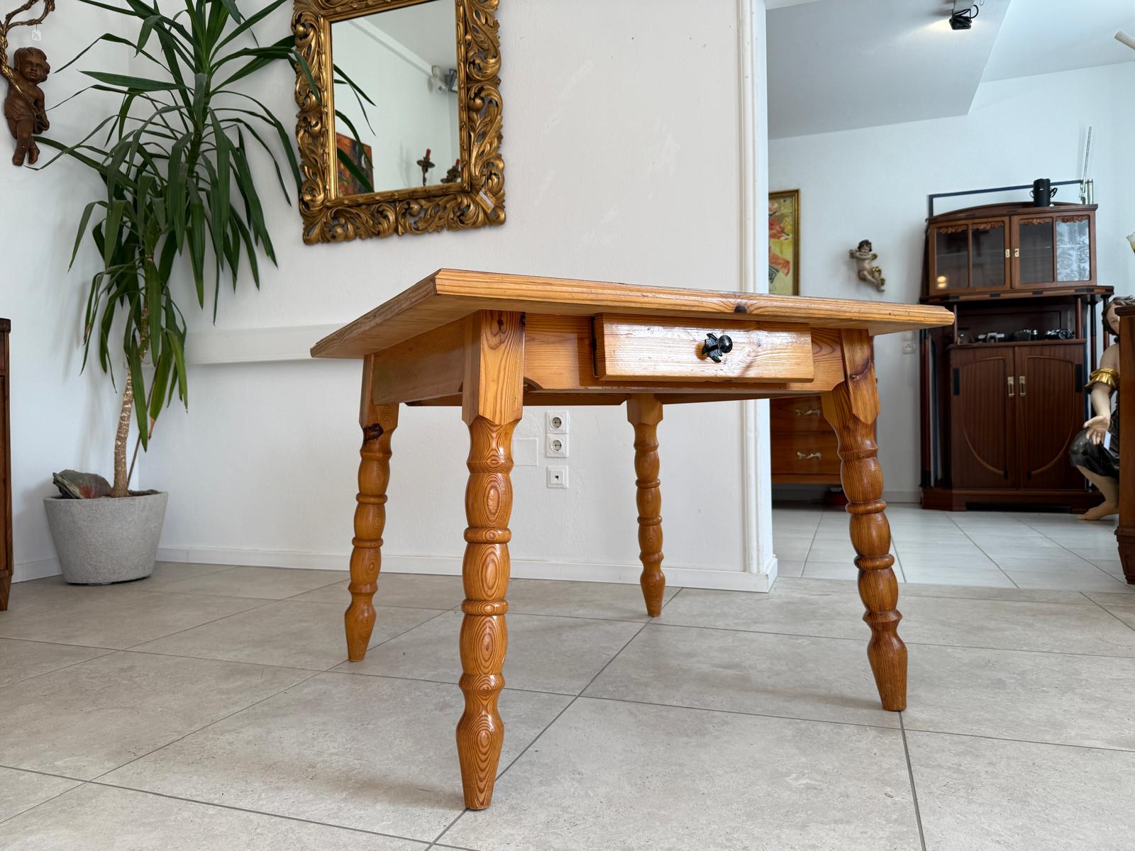 Einfacher Bauerntisch Teilmassiv Esstisch G1887