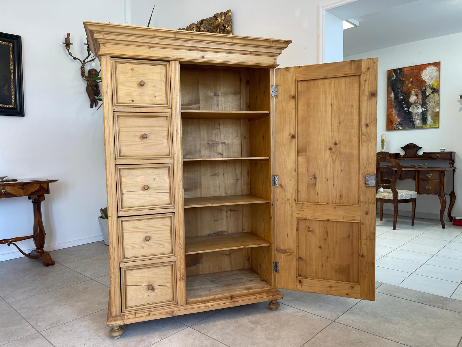 Bäuerlicher uriger Brotschrank Almerschrank Speiskasten Bauernkasten G1346