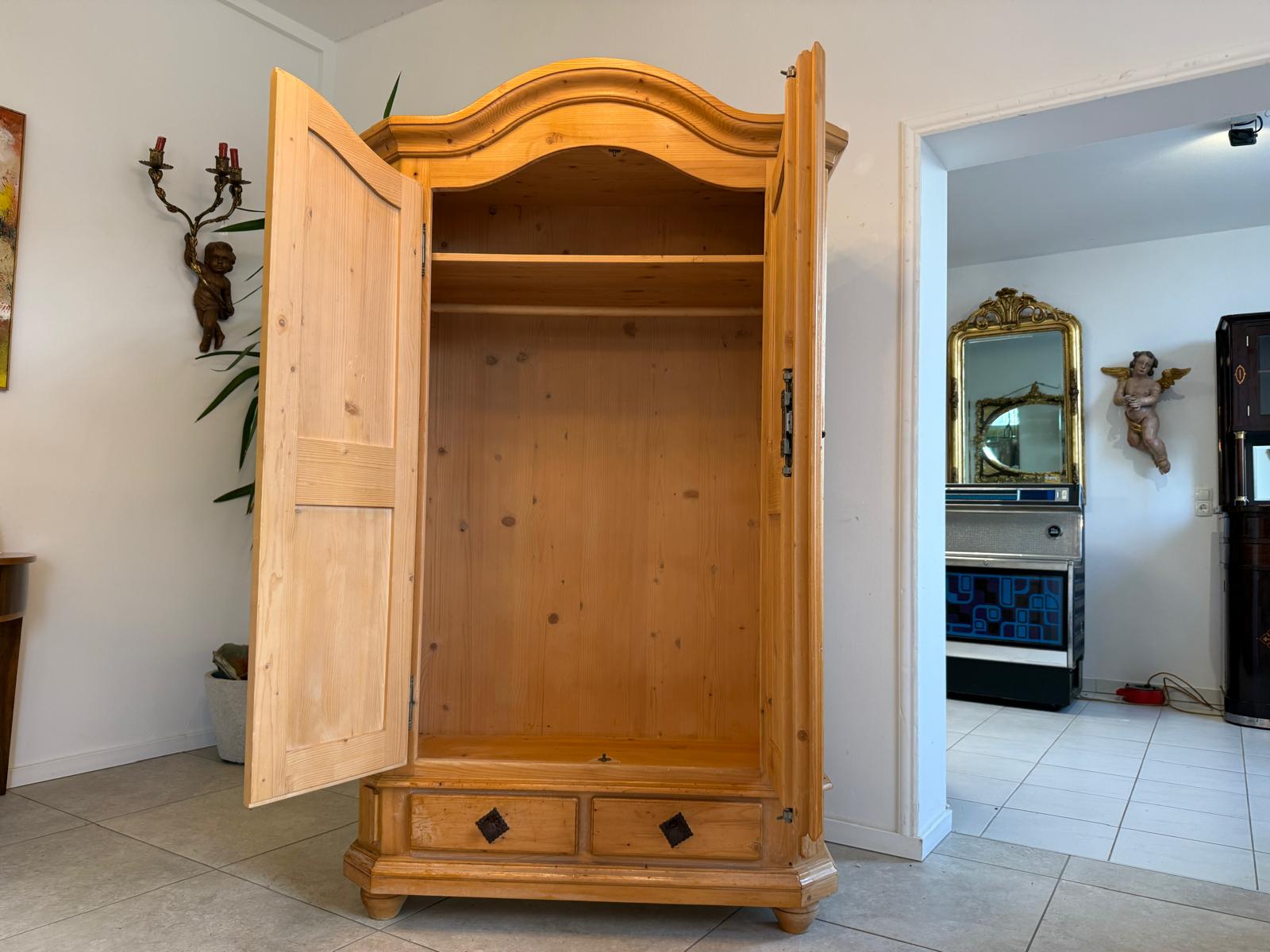 Traum Bauernschrank Landhausschrank Barockstil Kleiderkasten G1042