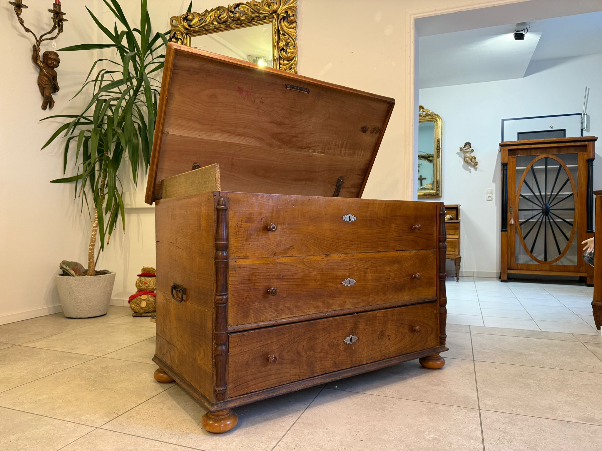 Urige handbemalte Tiroler Truhe Landhaustruhe Bauerntruhe G2311