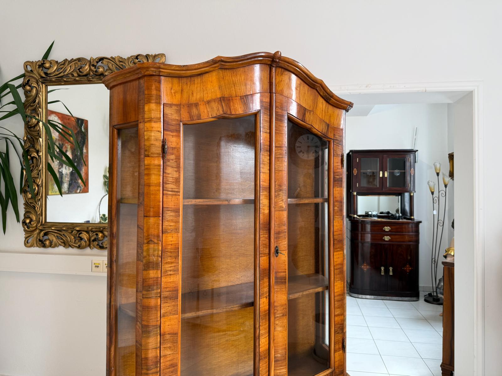 Barockstil Vitrine Intarsiert Nussholz Bücherschrank Stilschrank D2368
