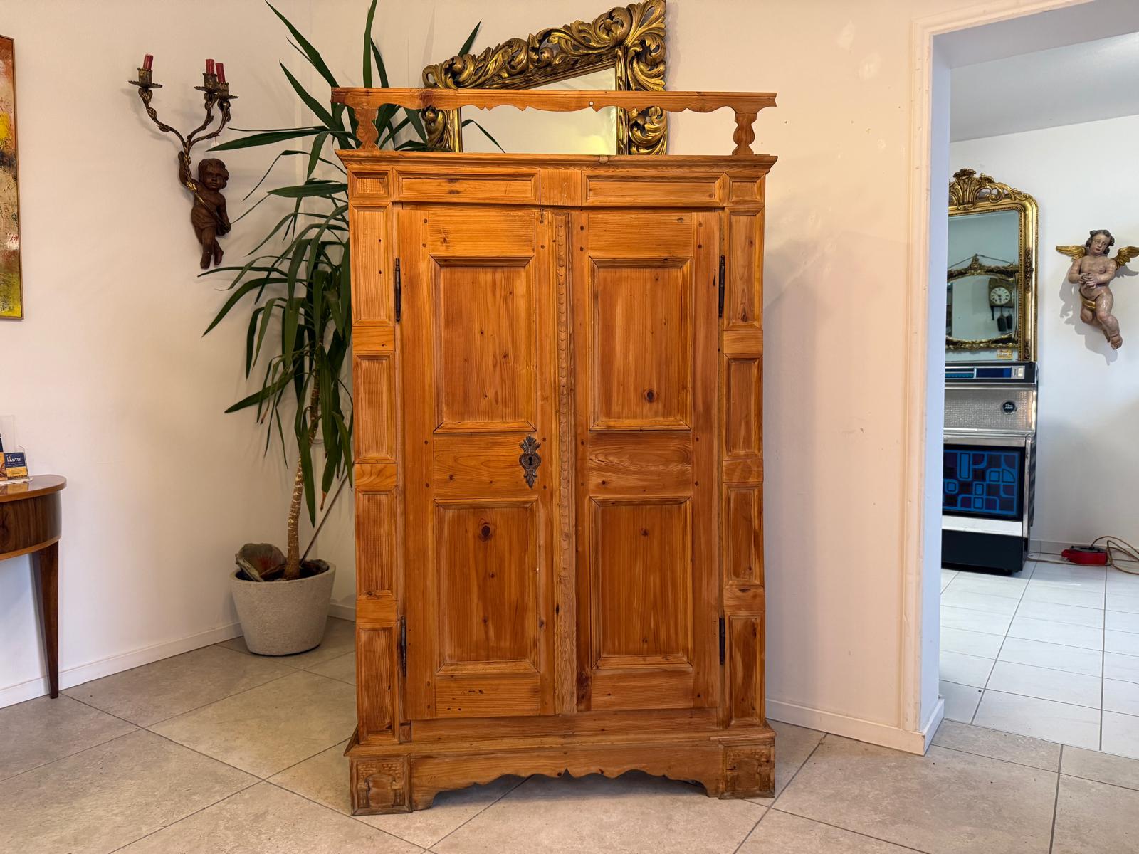 Uriger Brotschrank Almerschrank Vorratsschrank Bauernkasten Antik D1055